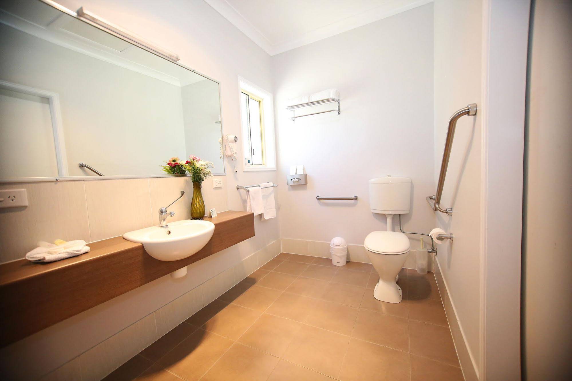 Roma Inland Motor Inn