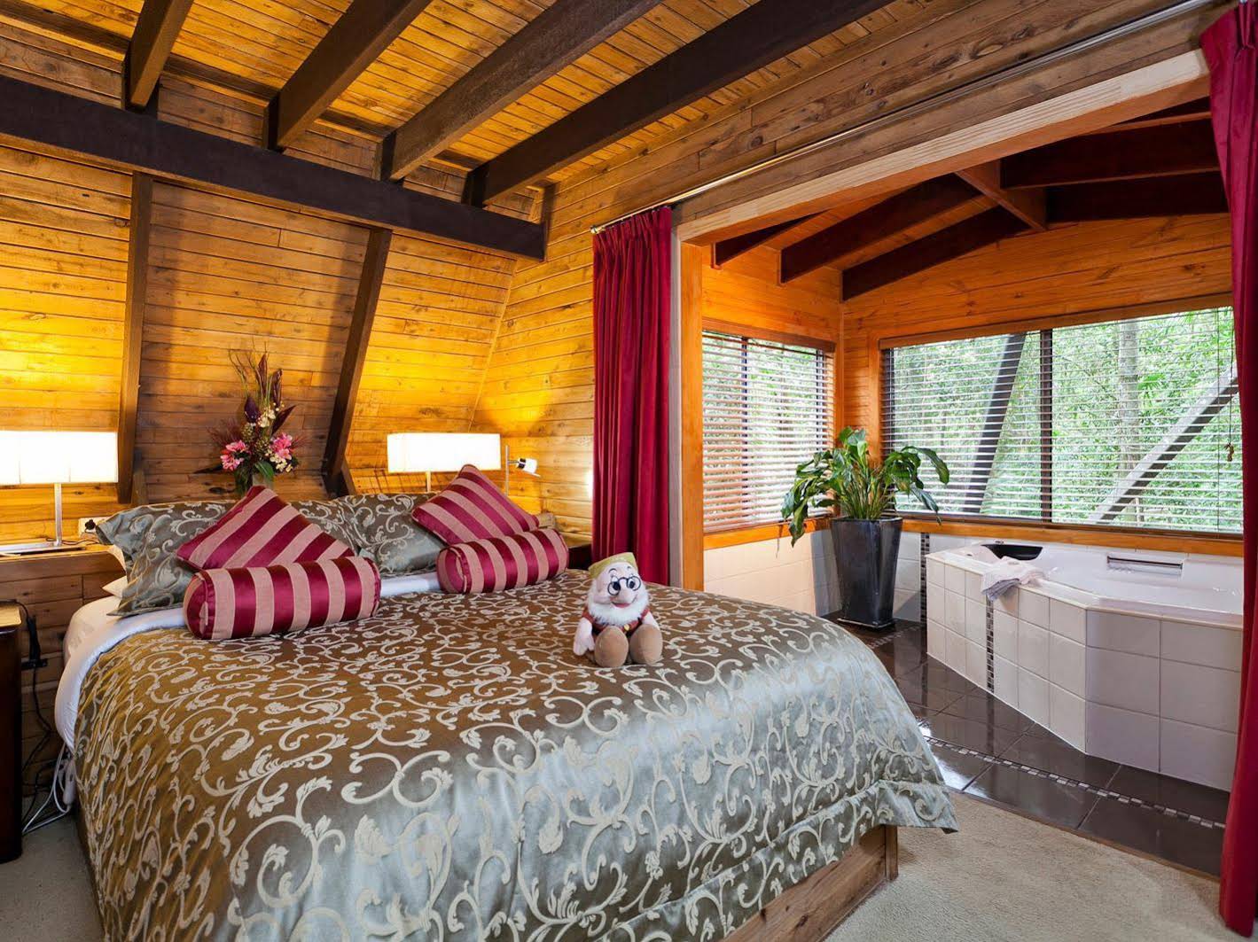 The Mouses House Rainforest Retreat