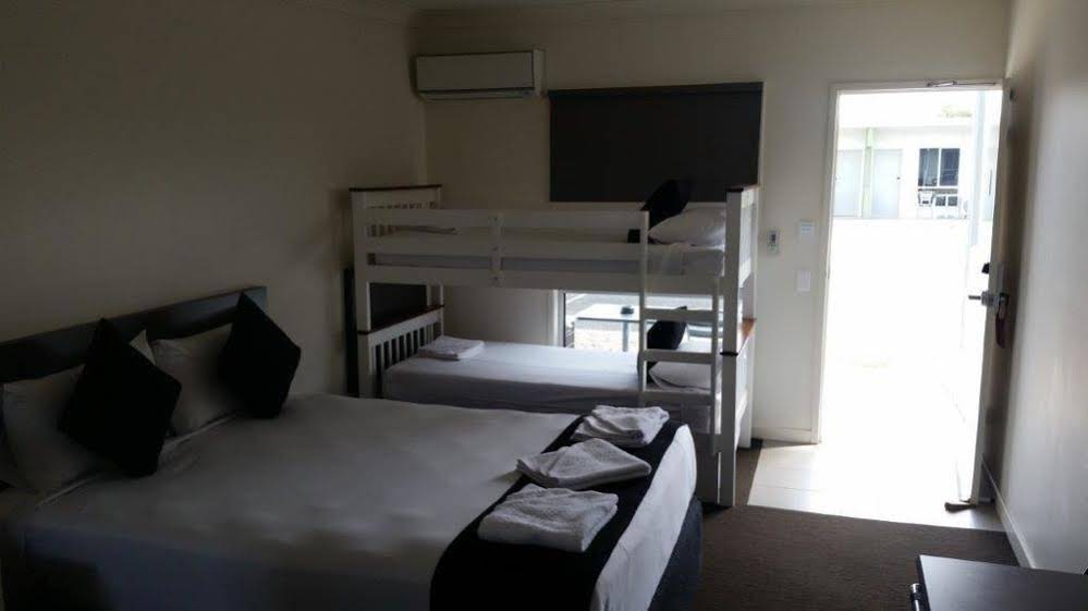 Dooleys Tavern And Motel Springsure