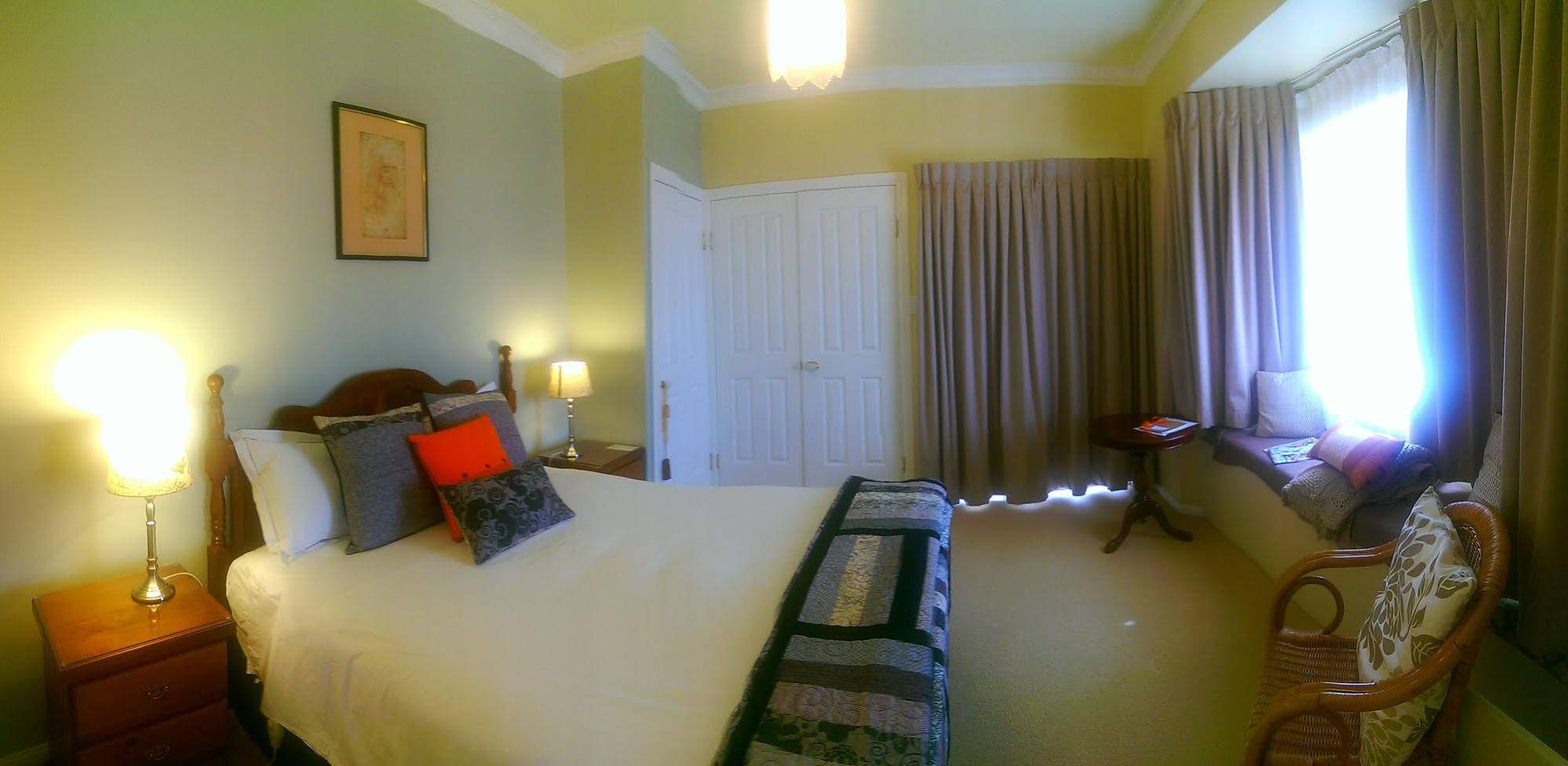 Grovely House Bed & Breakfast