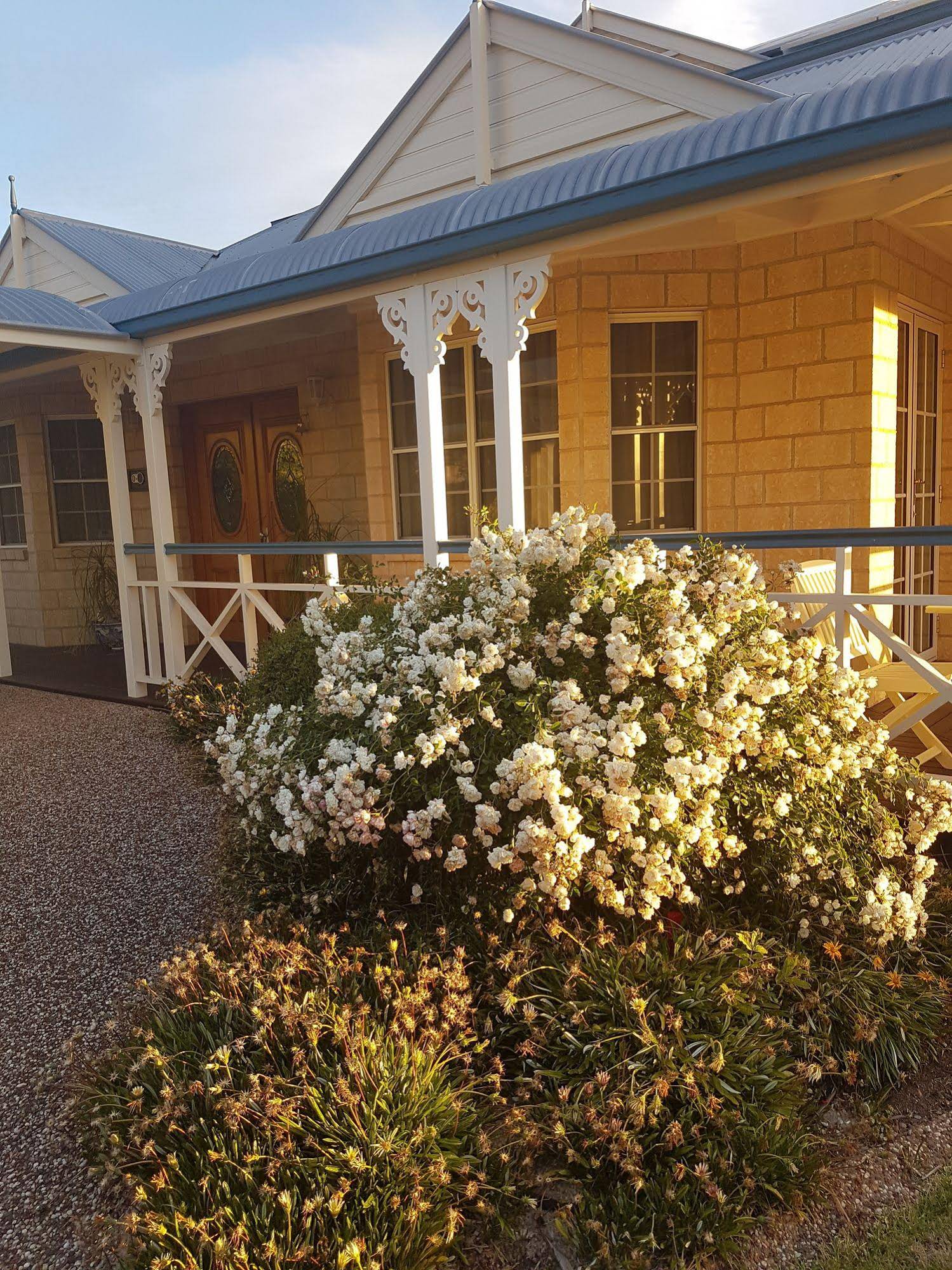 Grovely House Bed & Breakfast