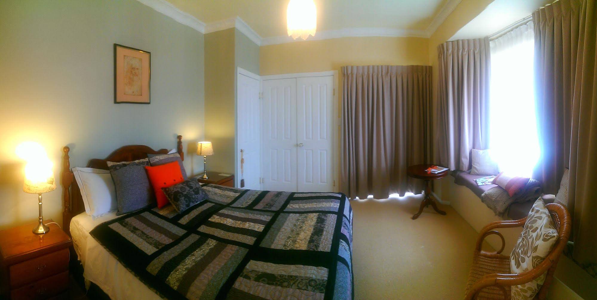 Grovely House Bed & Breakfast