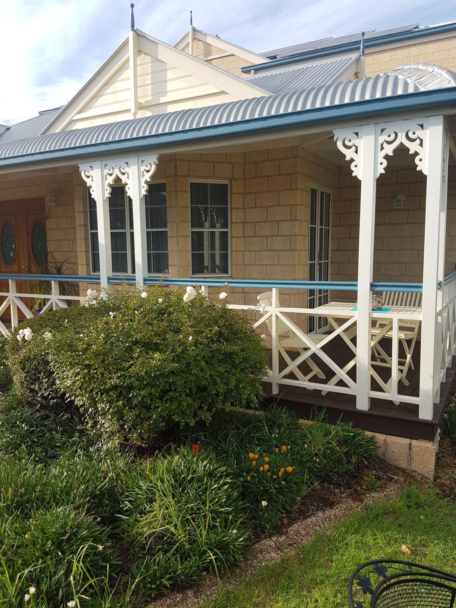 Grovely House Bed & Breakfast