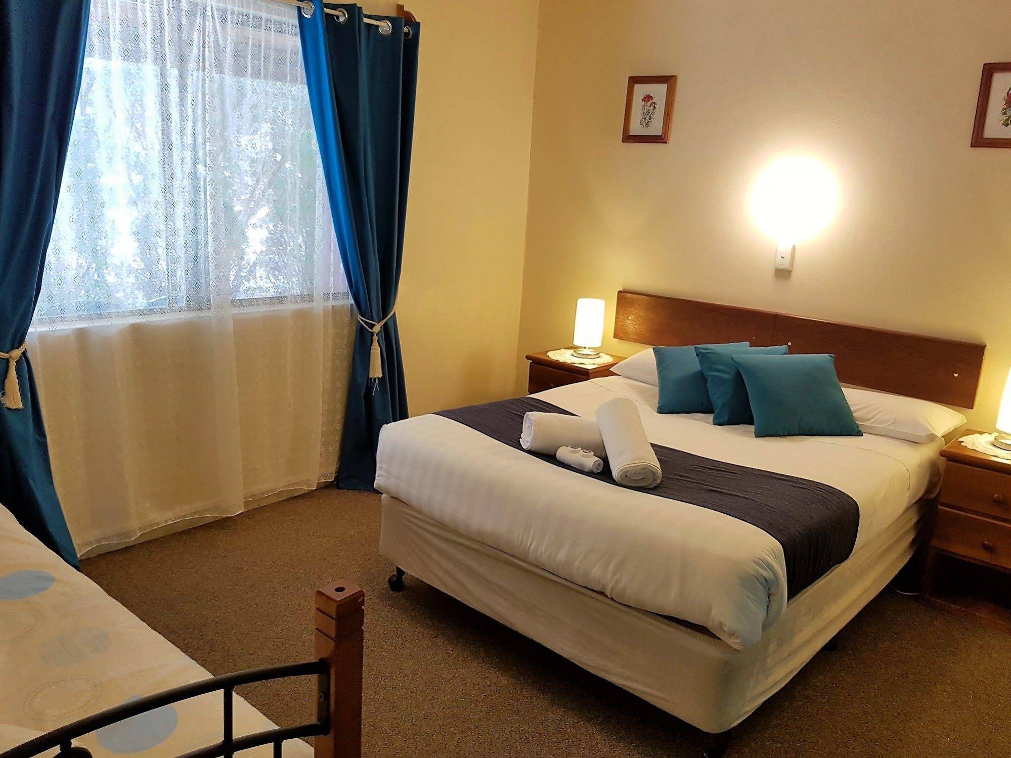 Murray Gardens Cottages Motel