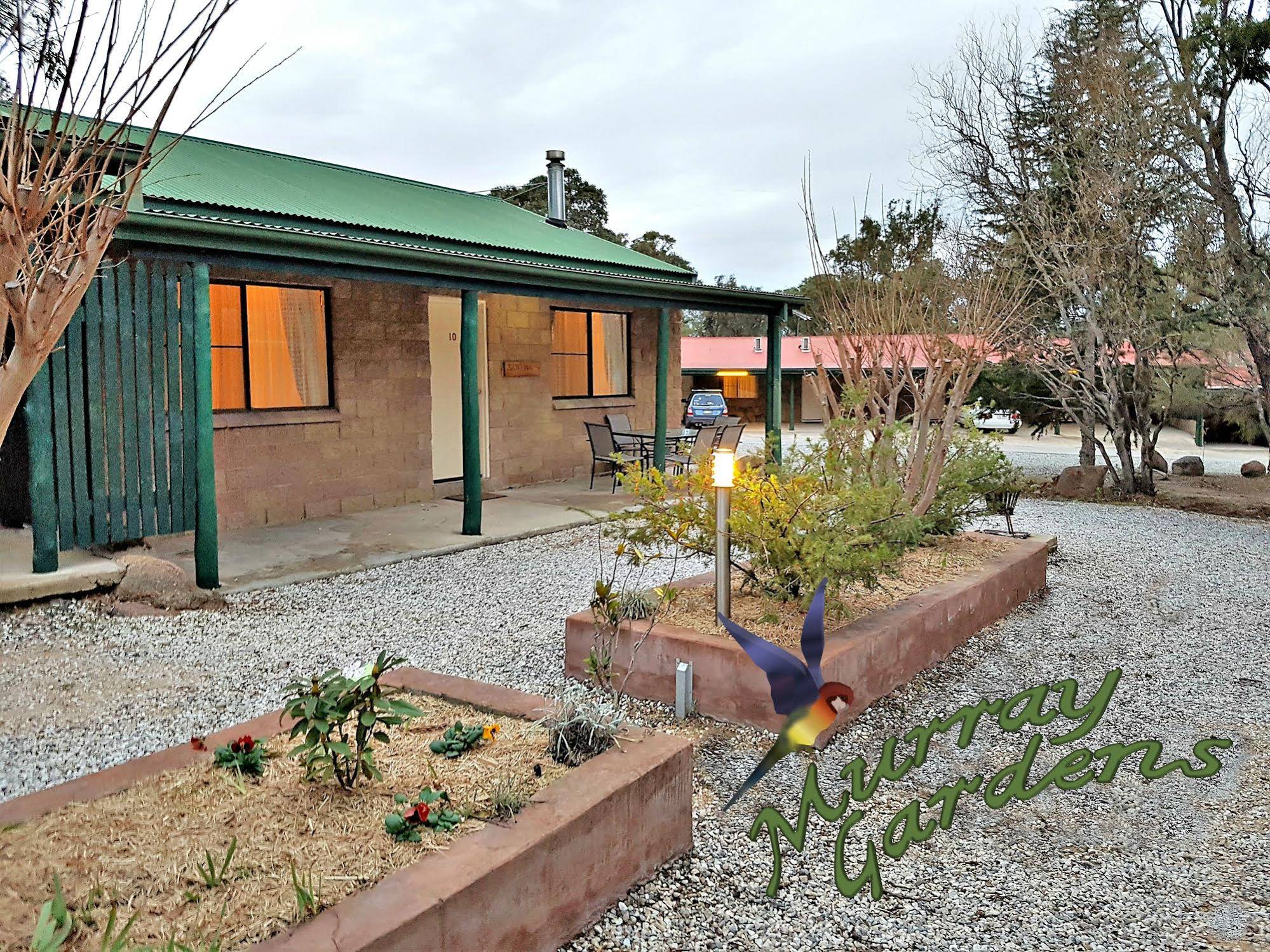 Murray Gardens Cottages Motel