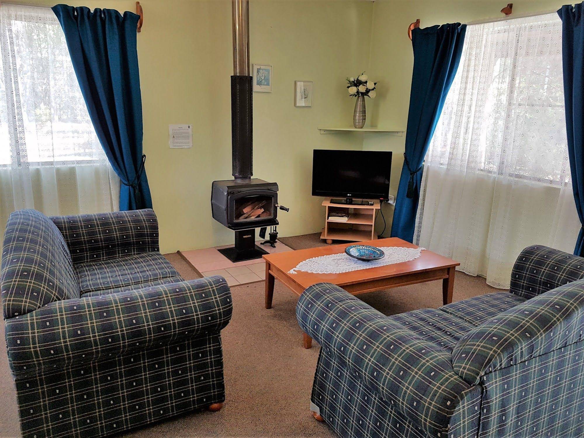 Murray Gardens Cottages Motel