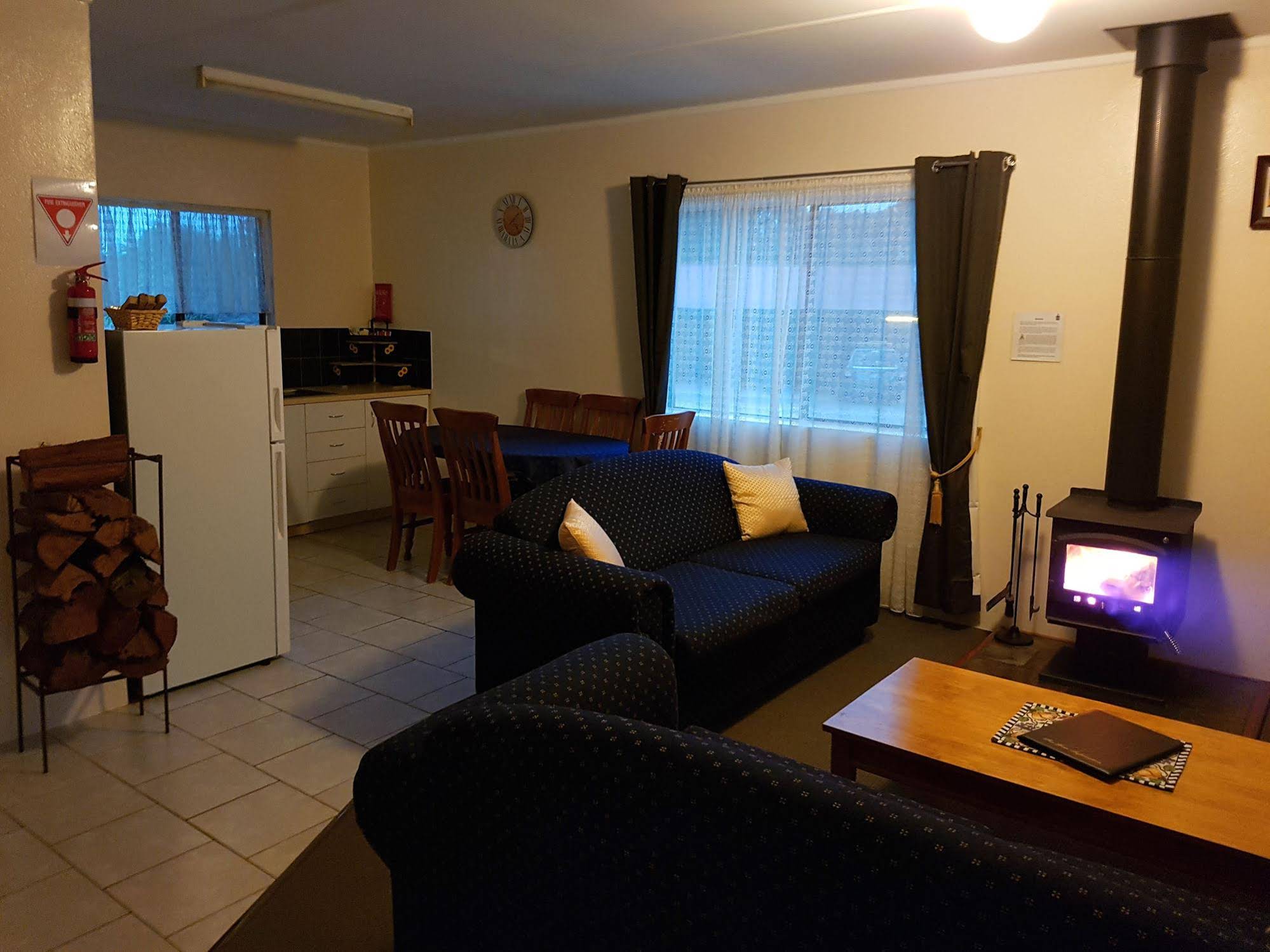 Murray Gardens Cottages Motel