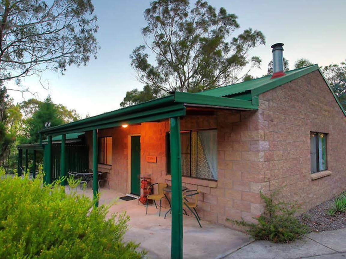 Murray Gardens Cottages Motel