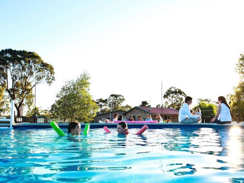 Murray Gardens Cottages Motel