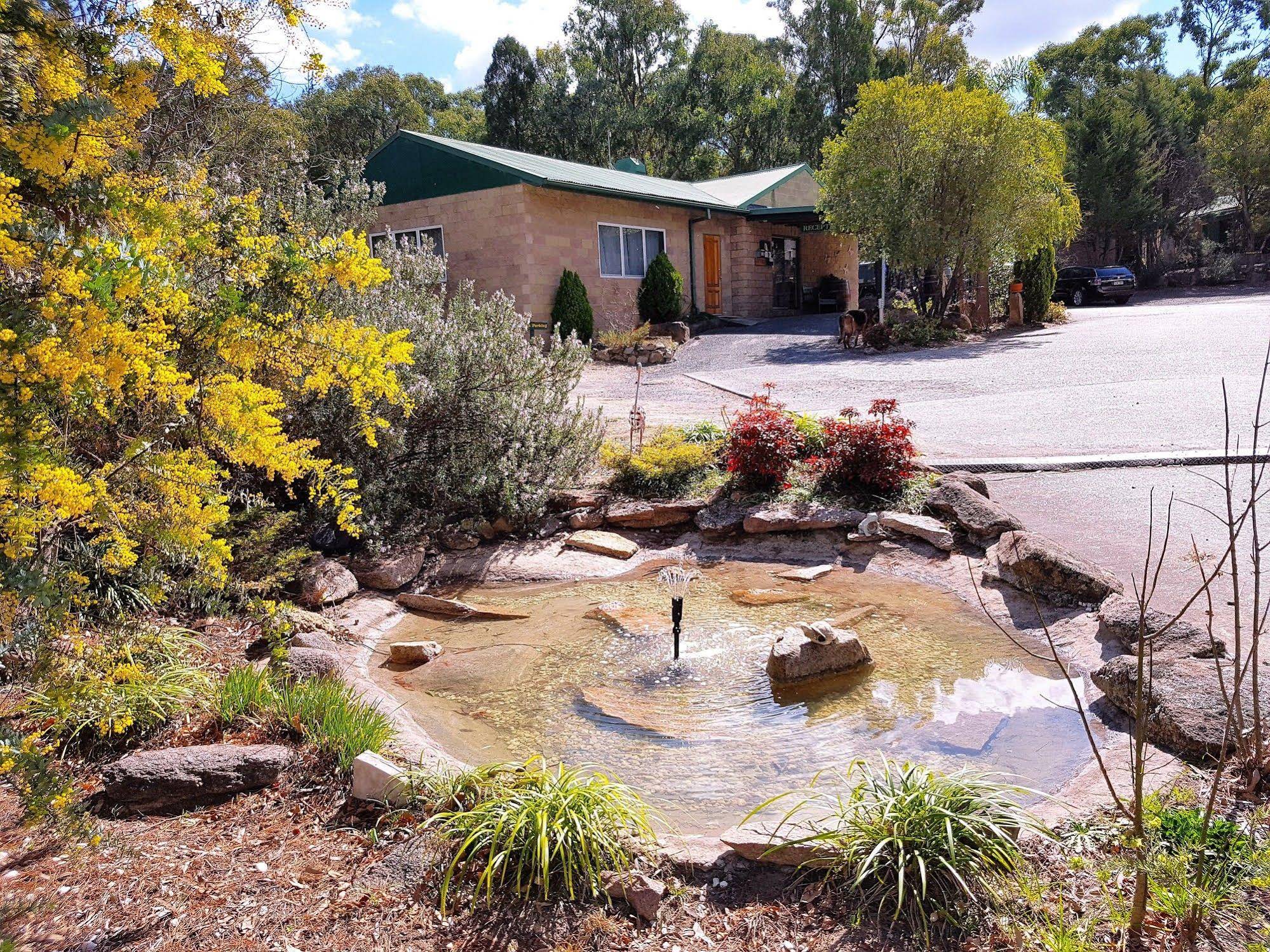 Murray Gardens Cottages Motel
