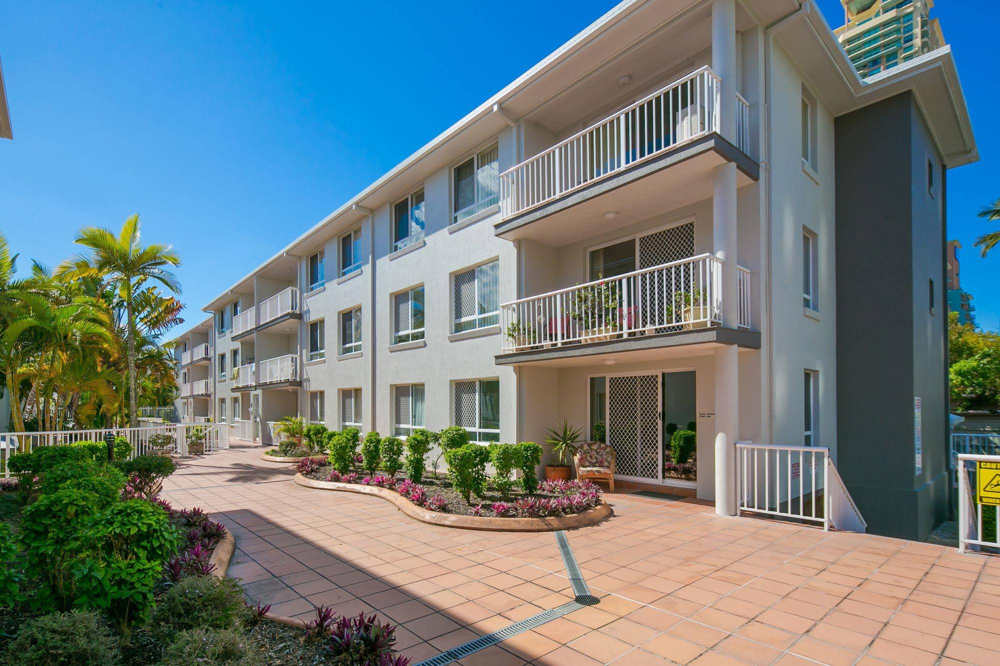 Bay Lodge Apartments