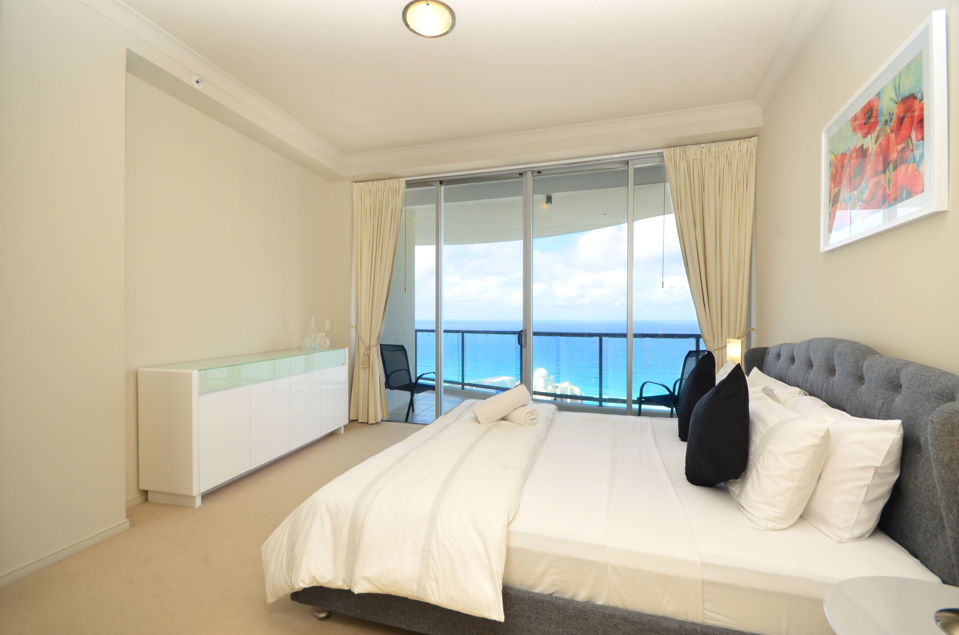 Mantra Towers of Chevron by Holiday Rentals Surfers Paradise