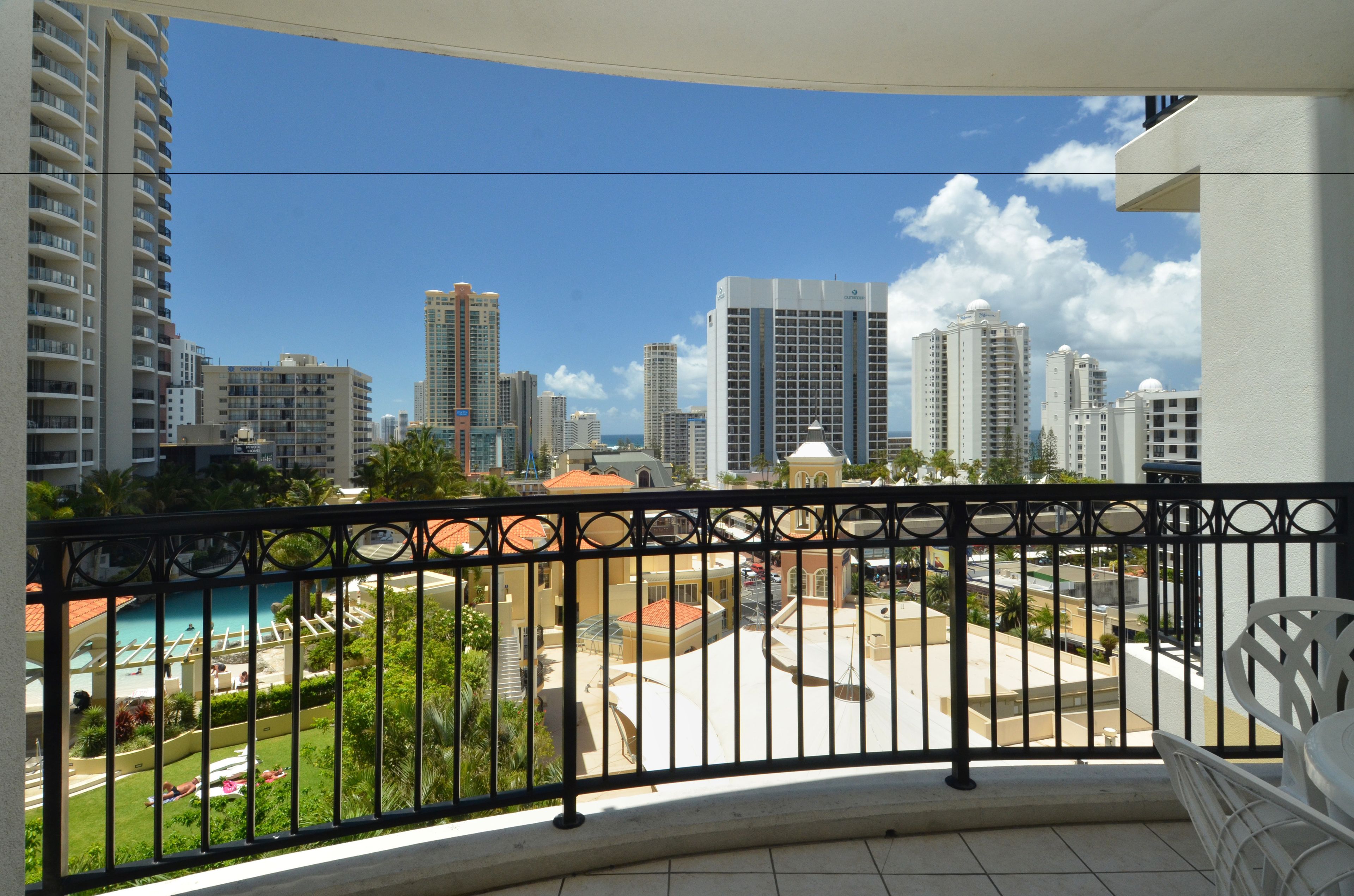 Mantra Towers of Chevron by Holiday Rentals Surfers Paradise