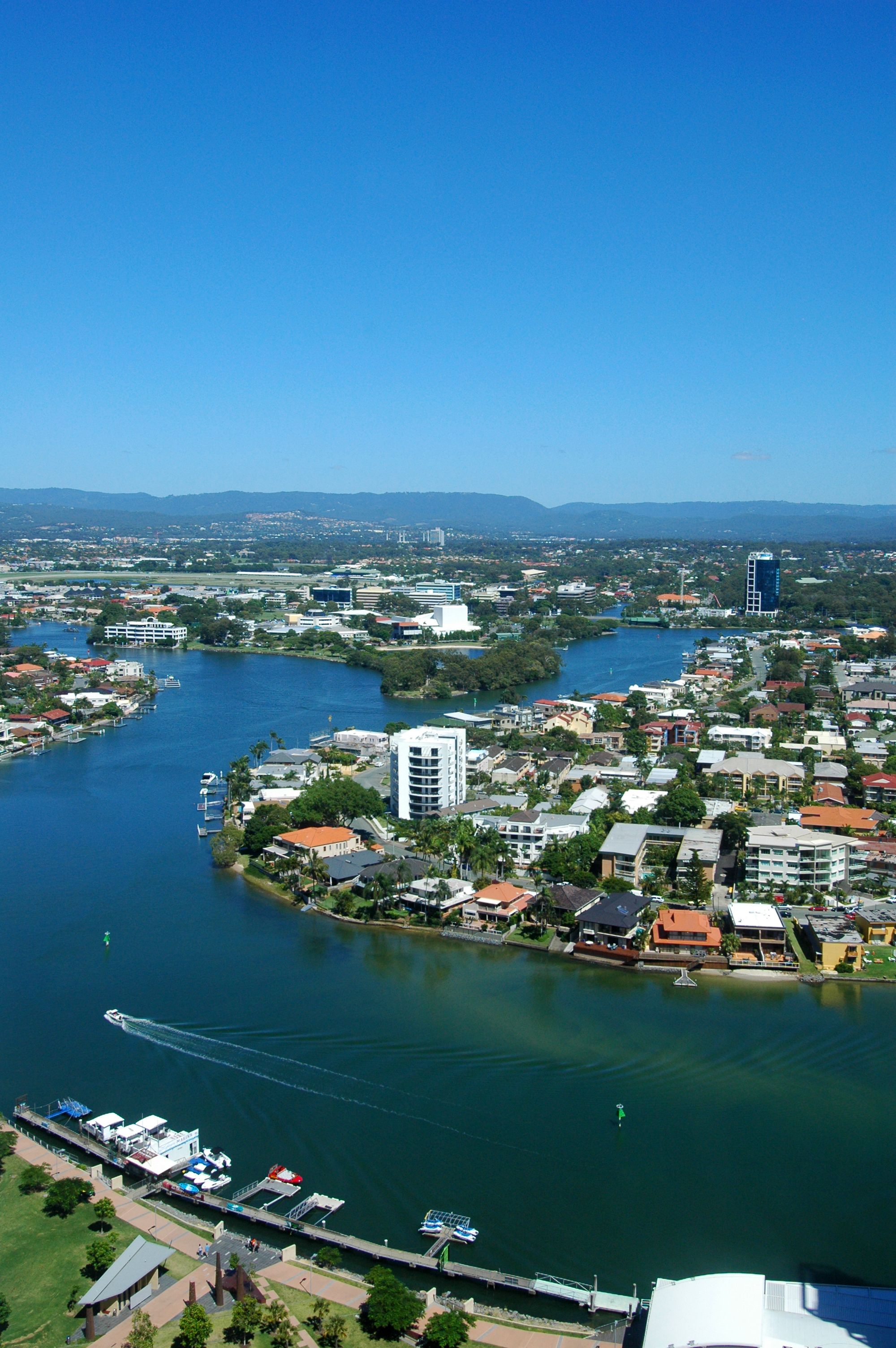 Mantra Towers of Chevron by Holiday Rentals Surfers Paradise