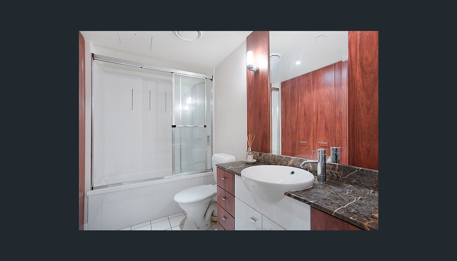 Mantra Towers of Chevron by Holiday Rentals Surfers Paradise