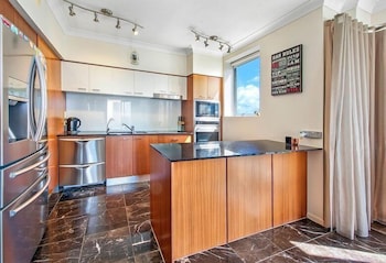 Mantra Towers of Chevron by Holiday Rentals Surfers Paradise