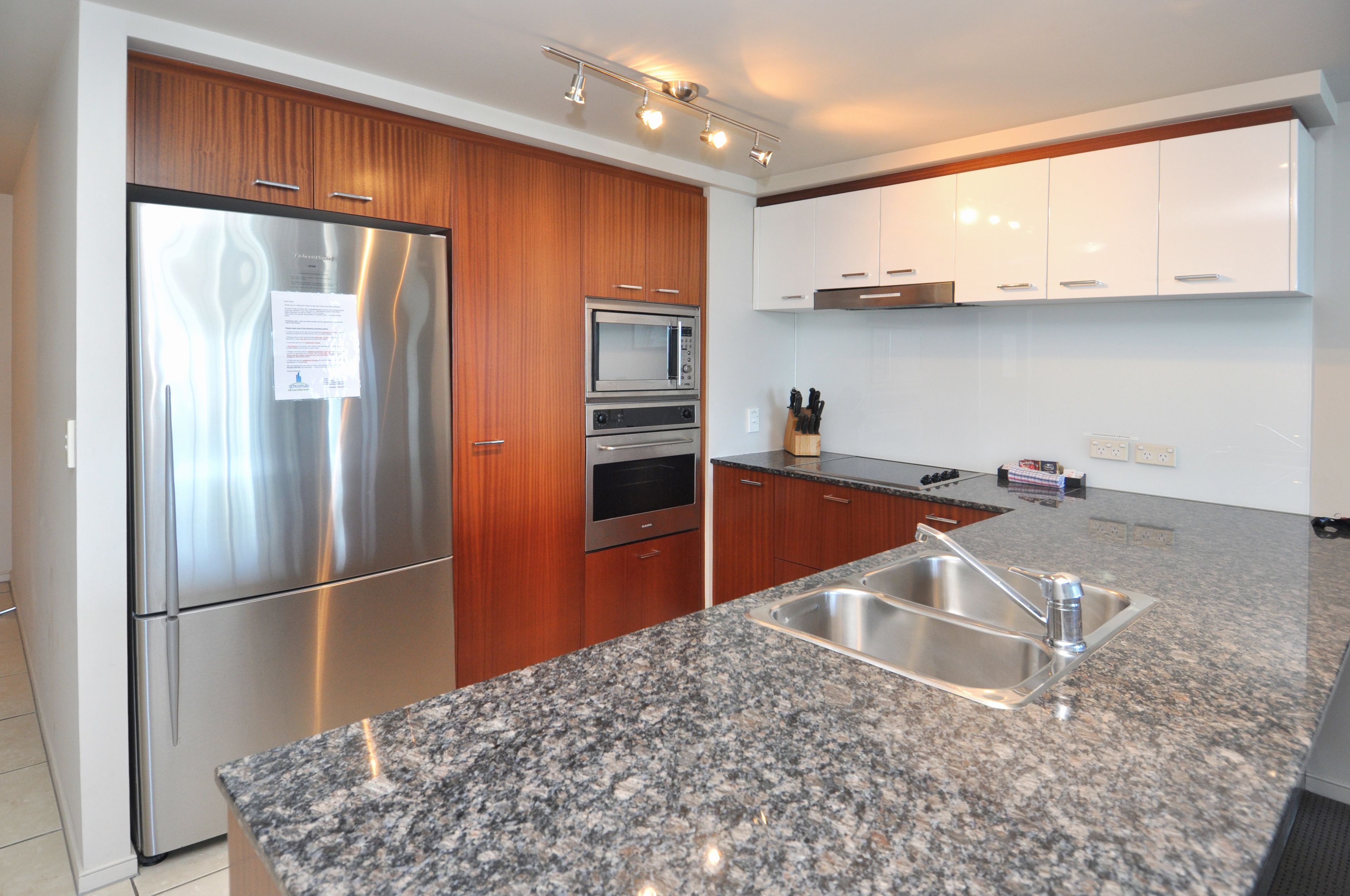 Mantra Towers of Chevron by Holiday Rentals Surfers Paradise