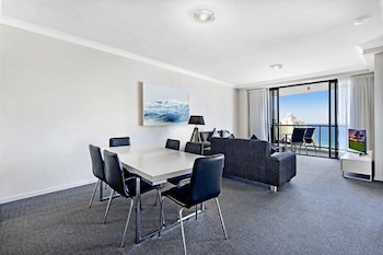 Mantra Towers of Chevron by Holiday Rentals Surfers Paradise