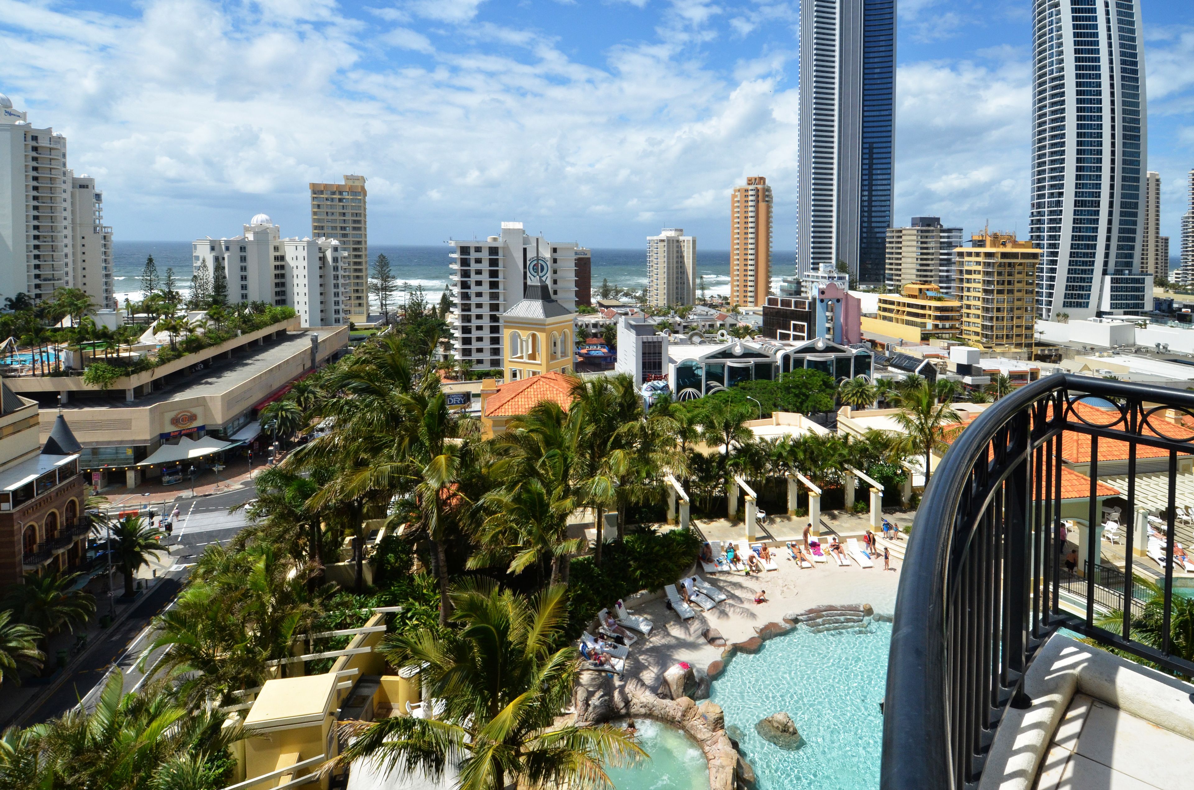 Mantra Towers of Chevron by Holiday Rentals Surfers Paradise