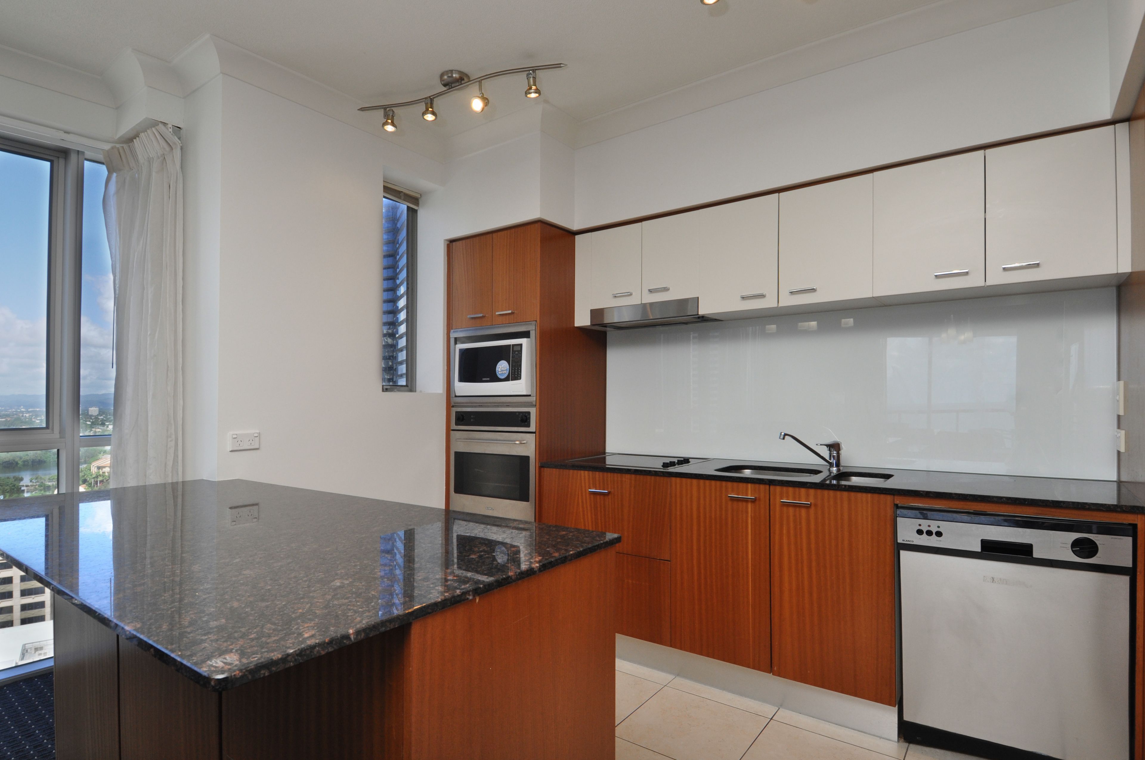 Mantra Towers of Chevron by Holiday Rentals Surfers Paradise