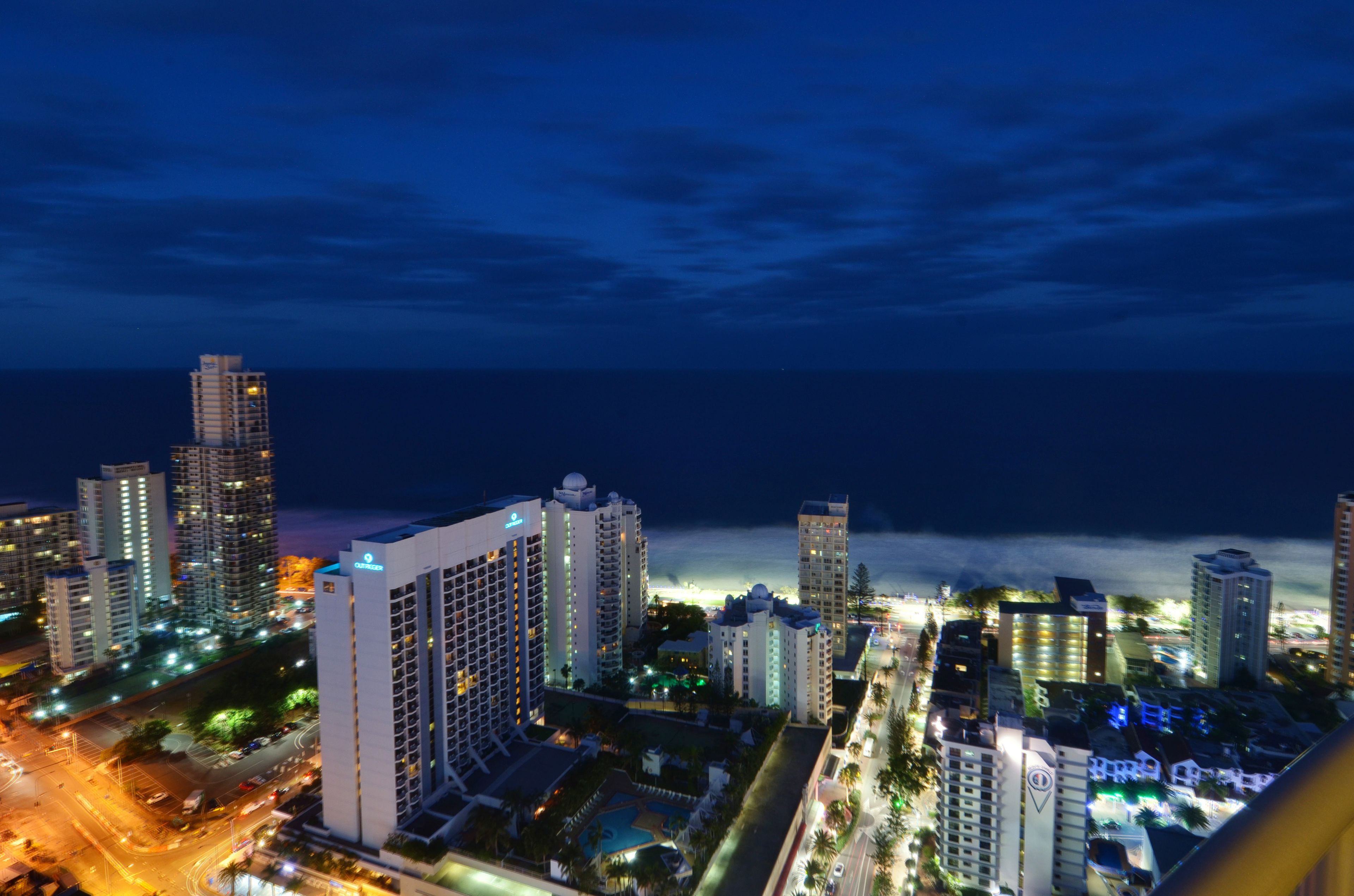 Mantra Towers of Chevron by Holiday Rentals Surfers Paradise