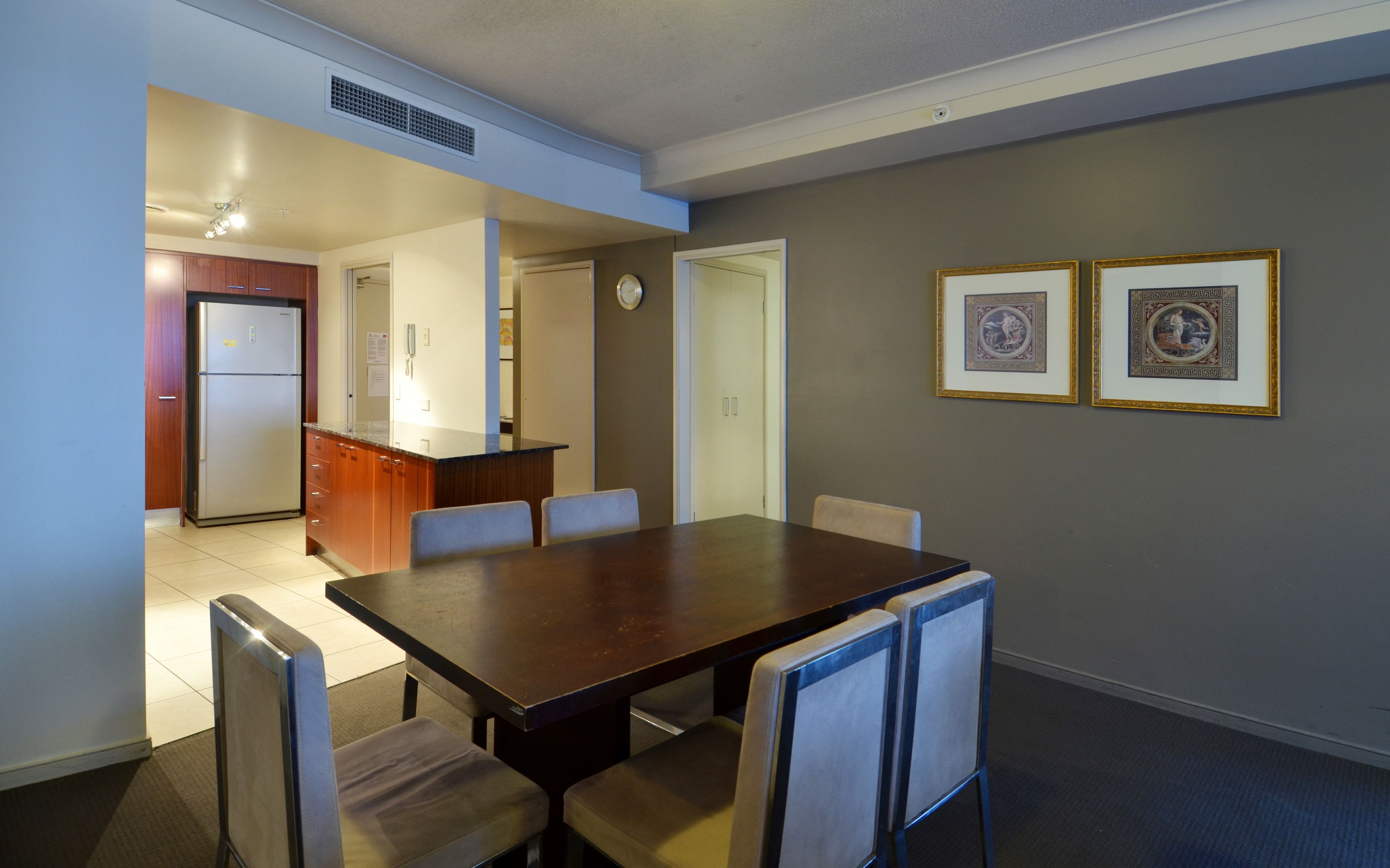 Mantra Towers of Chevron by Holiday Rentals Surfers Paradise