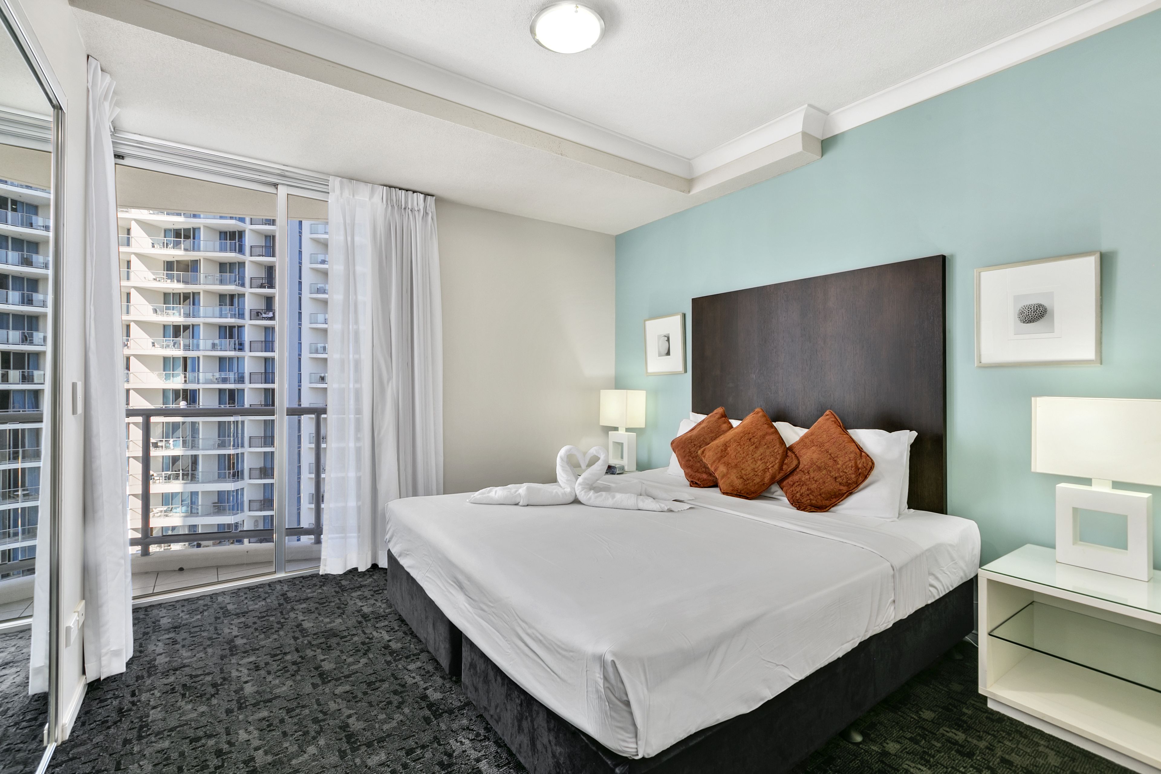 Mantra Towers of Chevron by Holiday Rentals Surfers Paradise