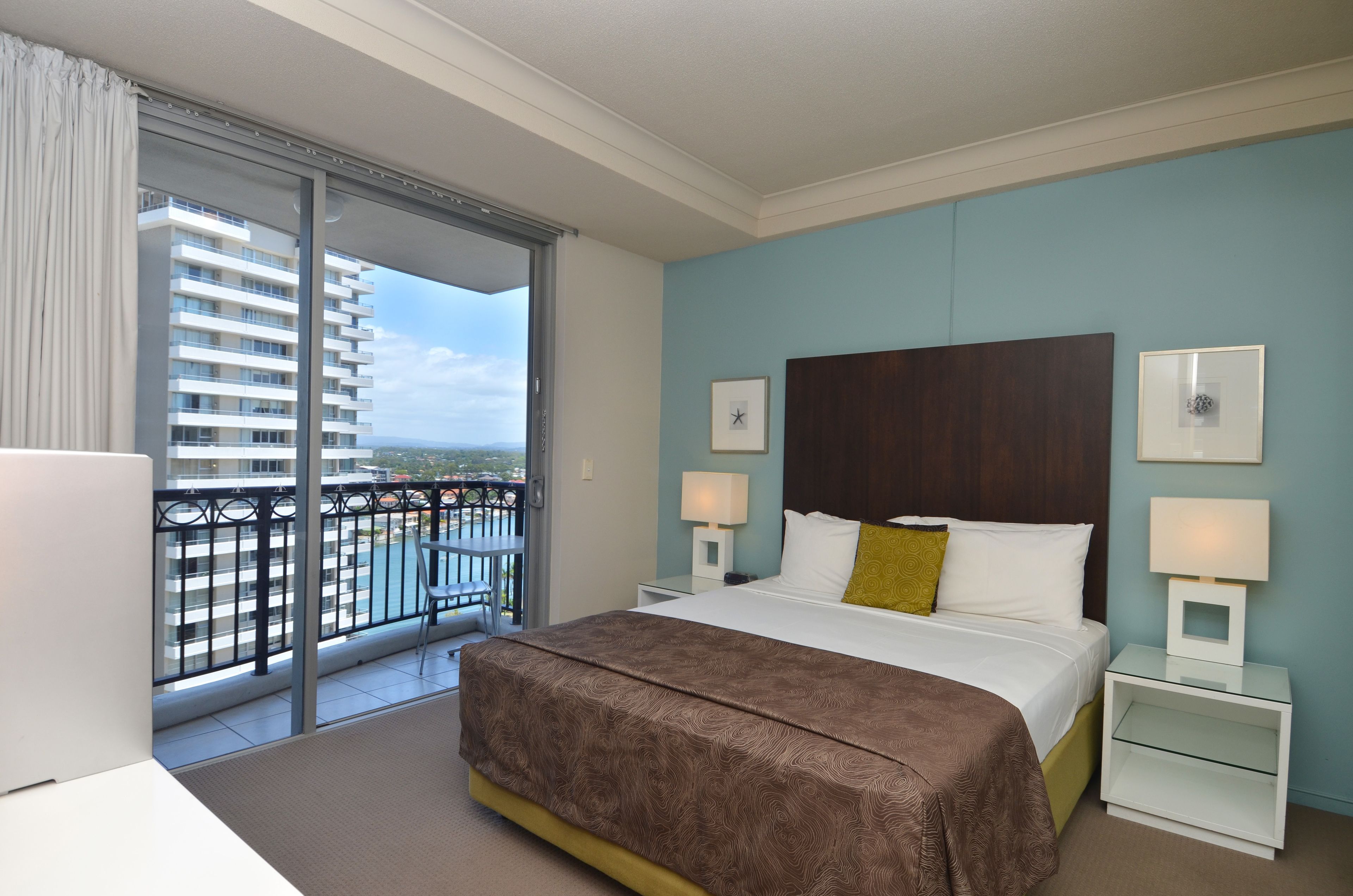Mantra Towers of Chevron by Holiday Rentals Surfers Paradise