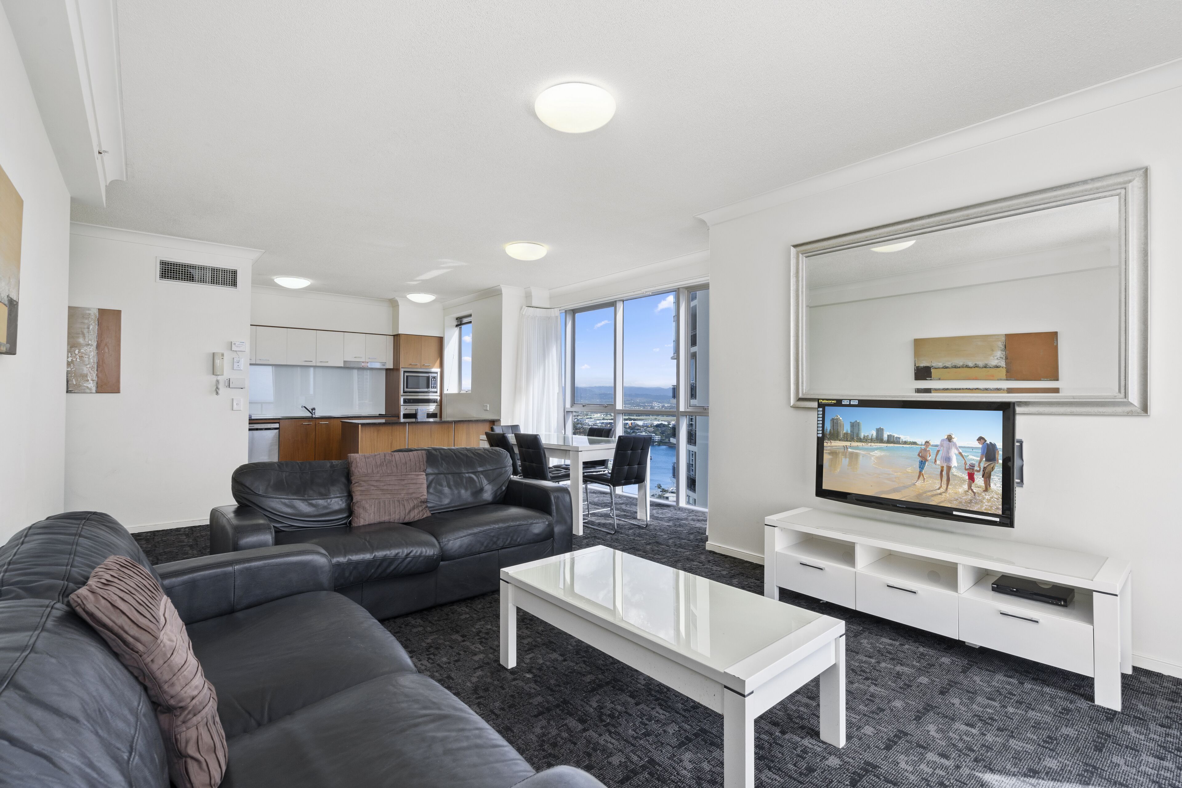 Mantra Towers of Chevron by Holiday Rentals Surfers Paradise