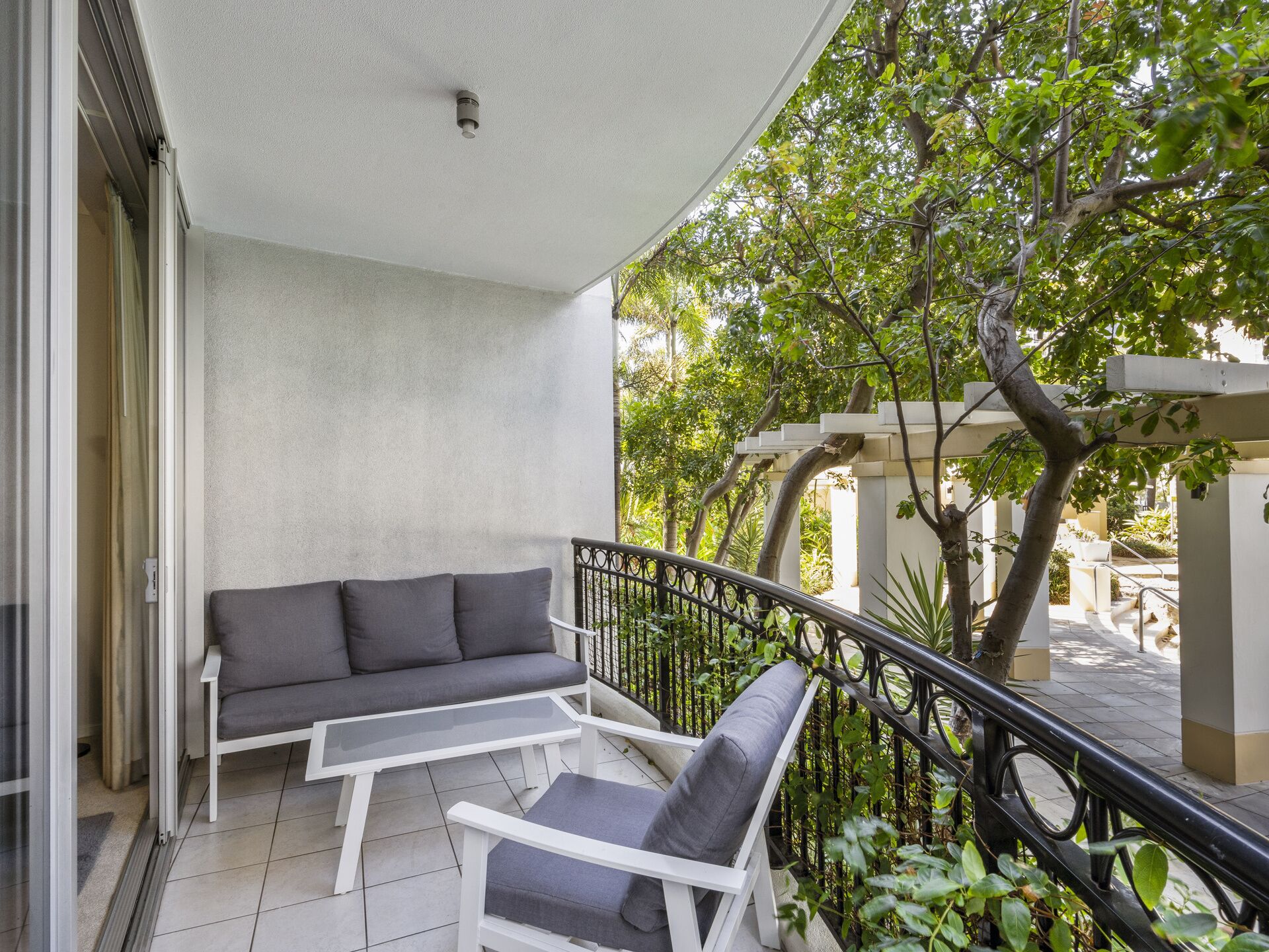 Mantra Towers of Chevron by Holiday Rentals Surfers Paradise
