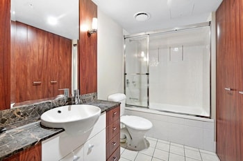Mantra Towers of Chevron by Holiday Rentals Surfers Paradise
