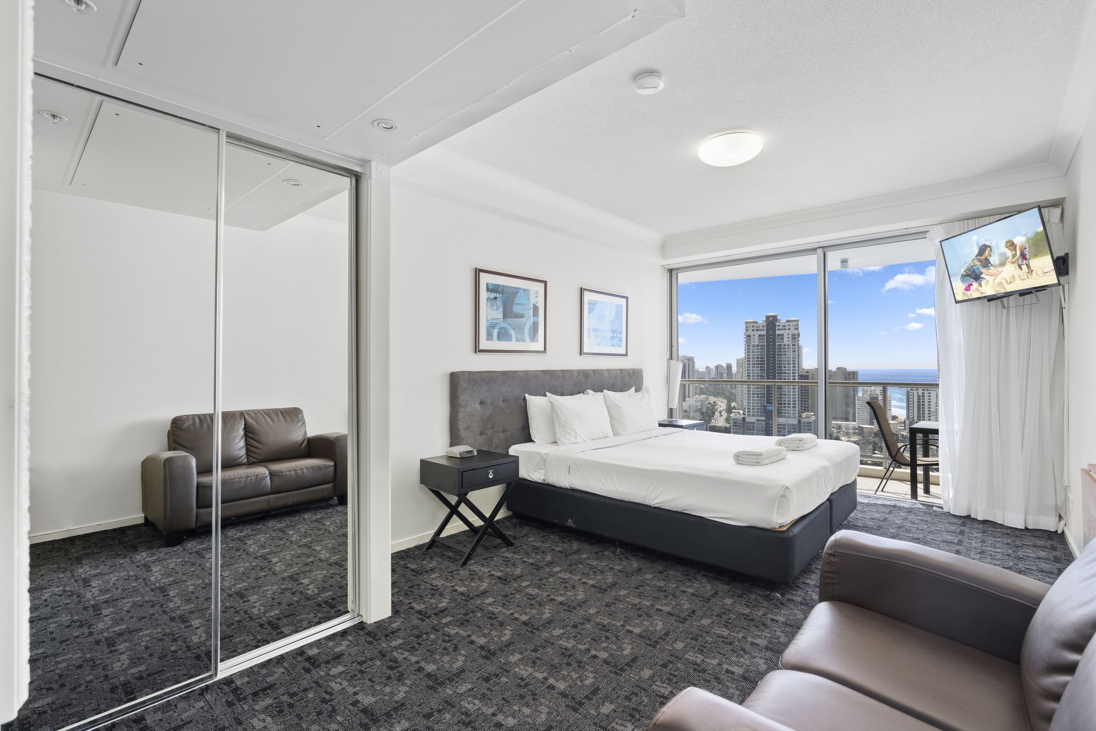 Mantra Towers of Chevron by Holiday Rentals Surfers Paradise