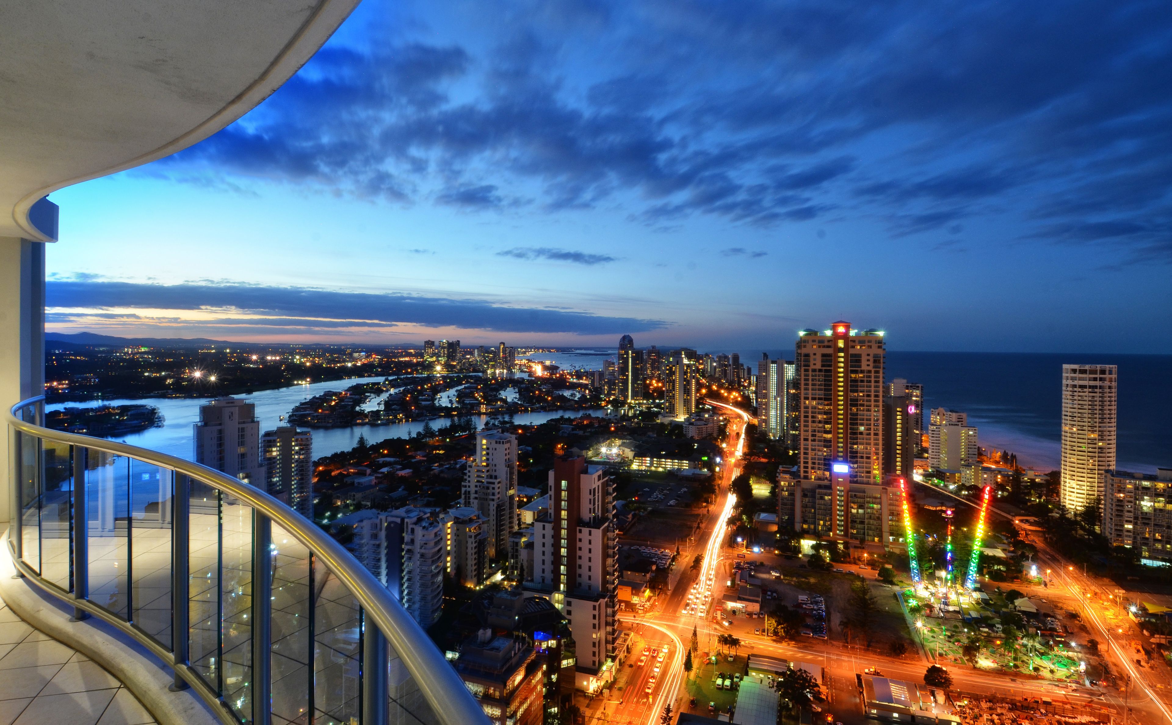 Mantra Towers of Chevron by Holiday Rentals Surfers Paradise