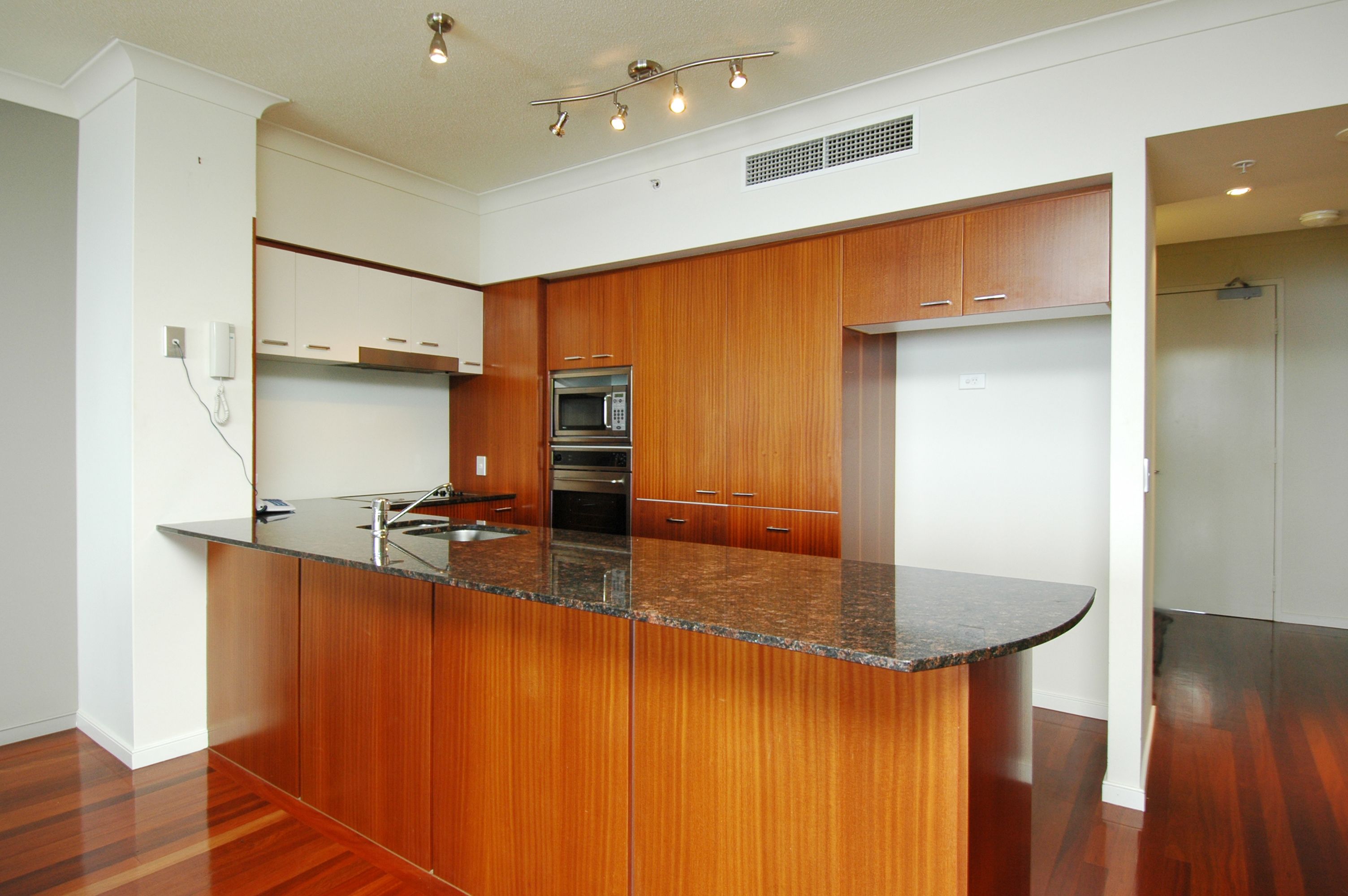 Mantra Towers of Chevron by Holiday Rentals Surfers Paradise