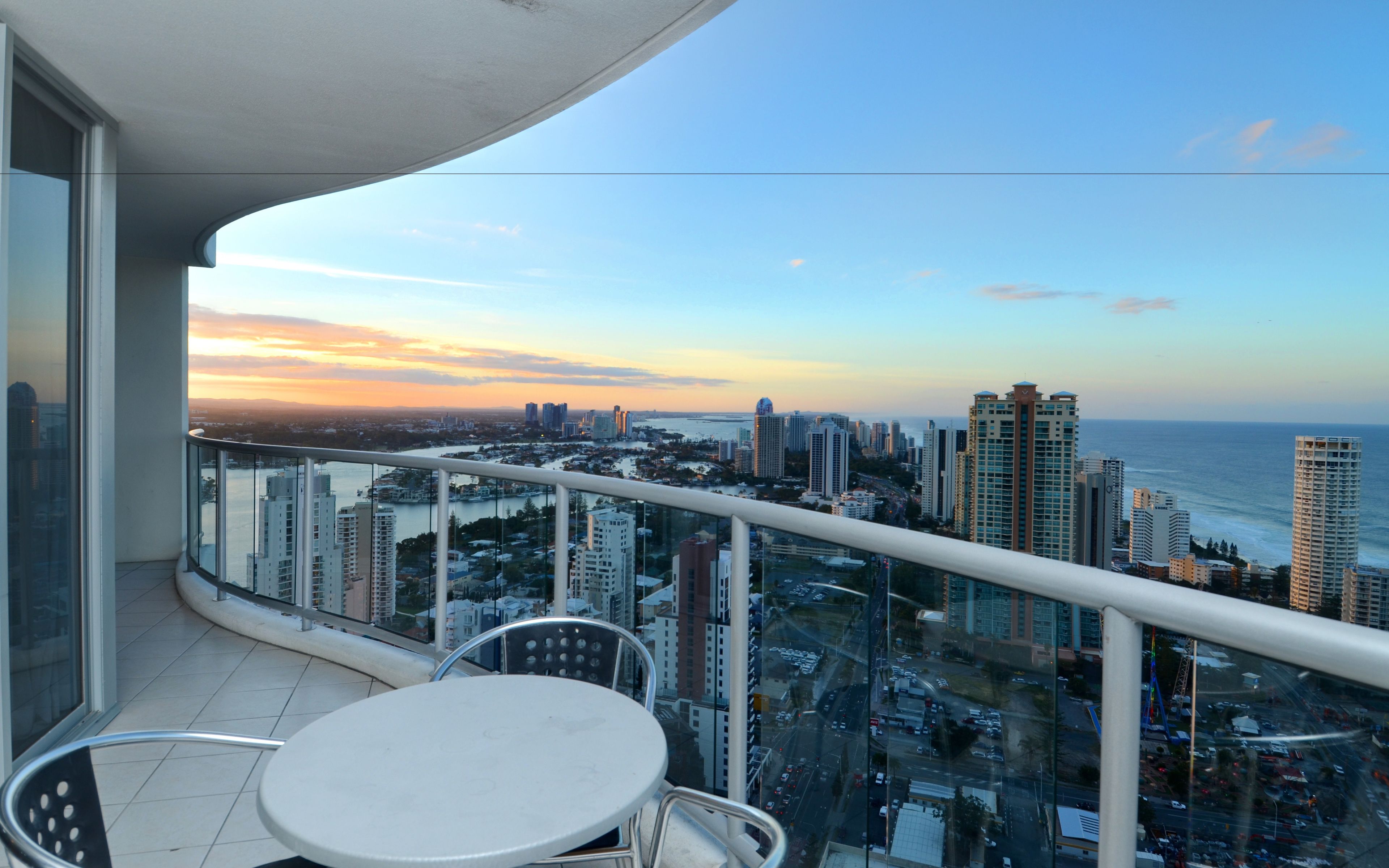 Mantra Towers of Chevron by Holiday Rentals Surfers Paradise