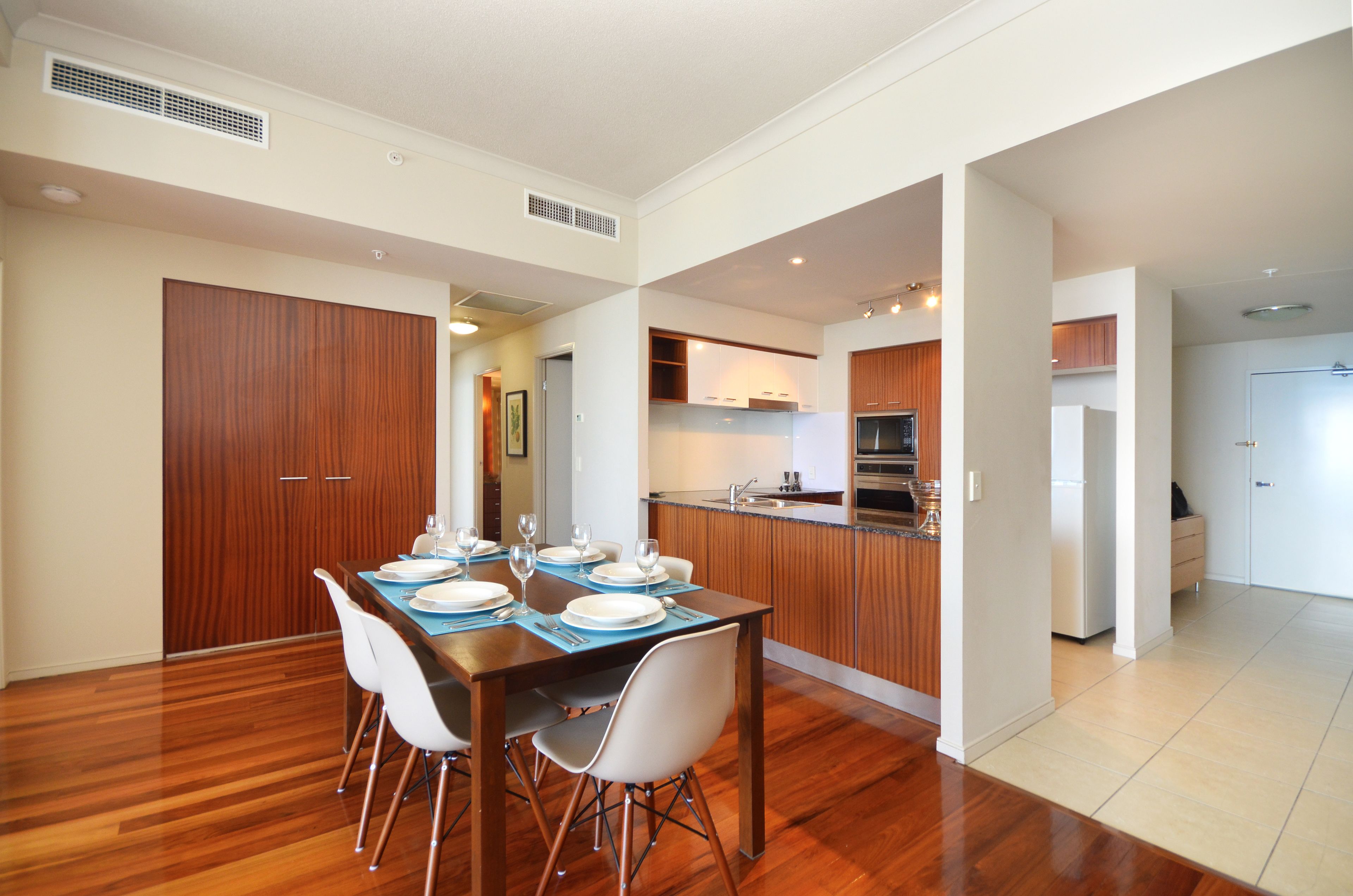 Mantra Towers of Chevron by Holiday Rentals Surfers Paradise