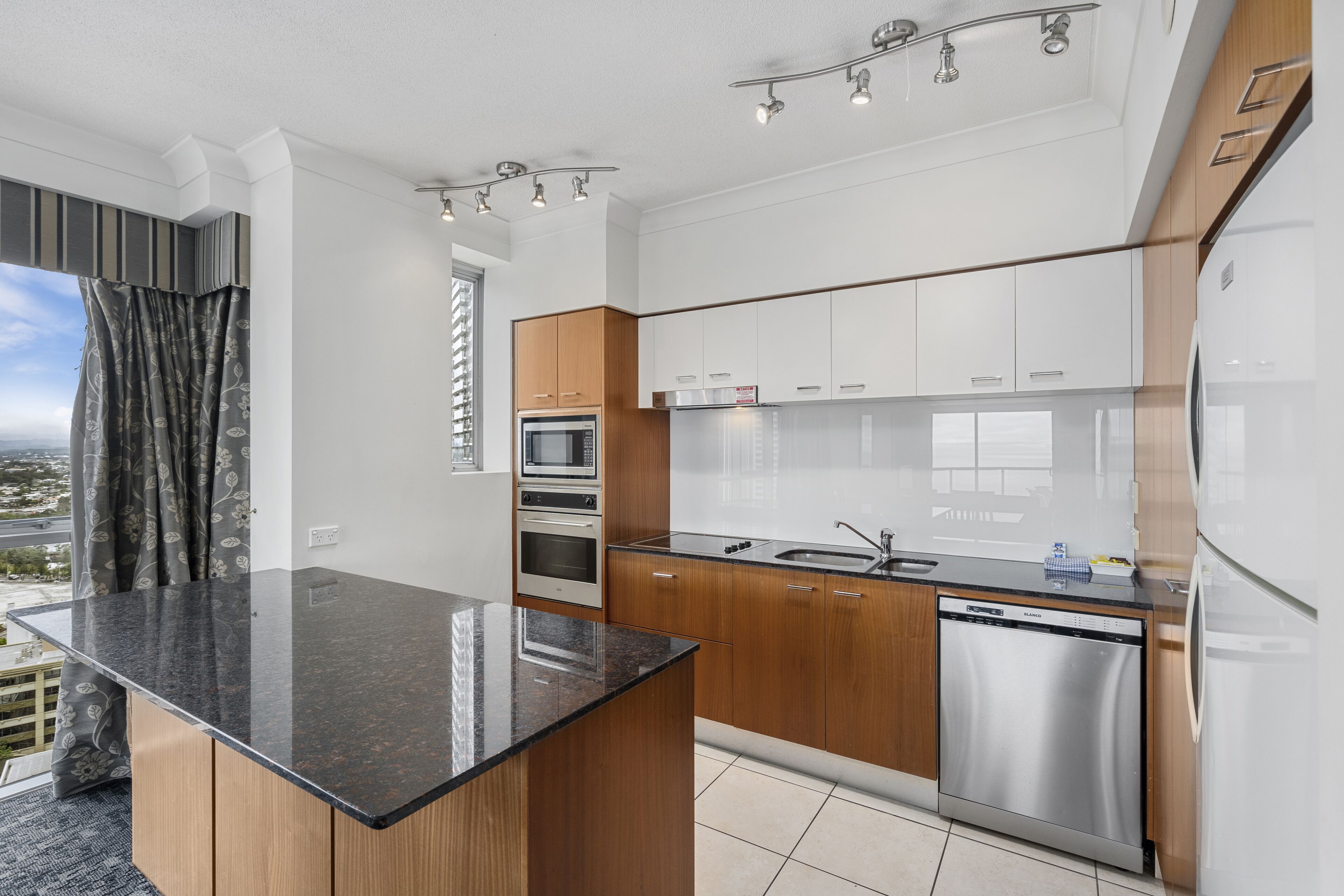 Mantra Towers of Chevron by Holiday Rentals Surfers Paradise