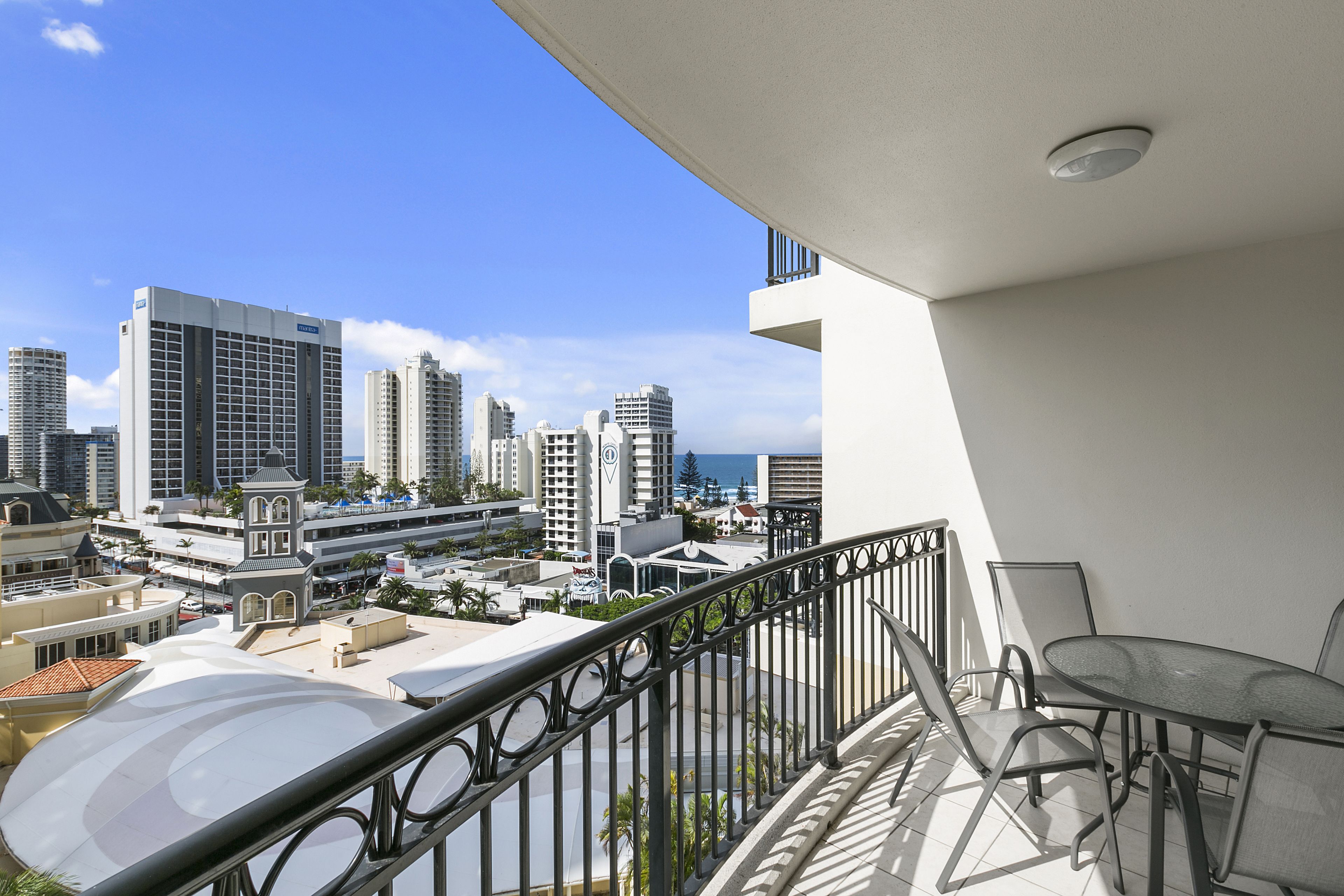 Mantra Towers of Chevron by Holiday Rentals Surfers Paradise