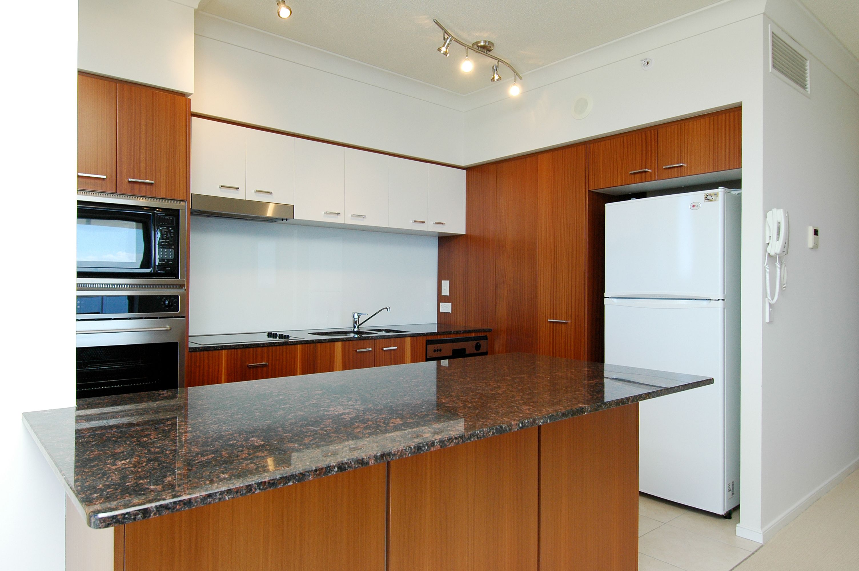 Mantra Towers of Chevron by Holiday Rentals Surfers Paradise