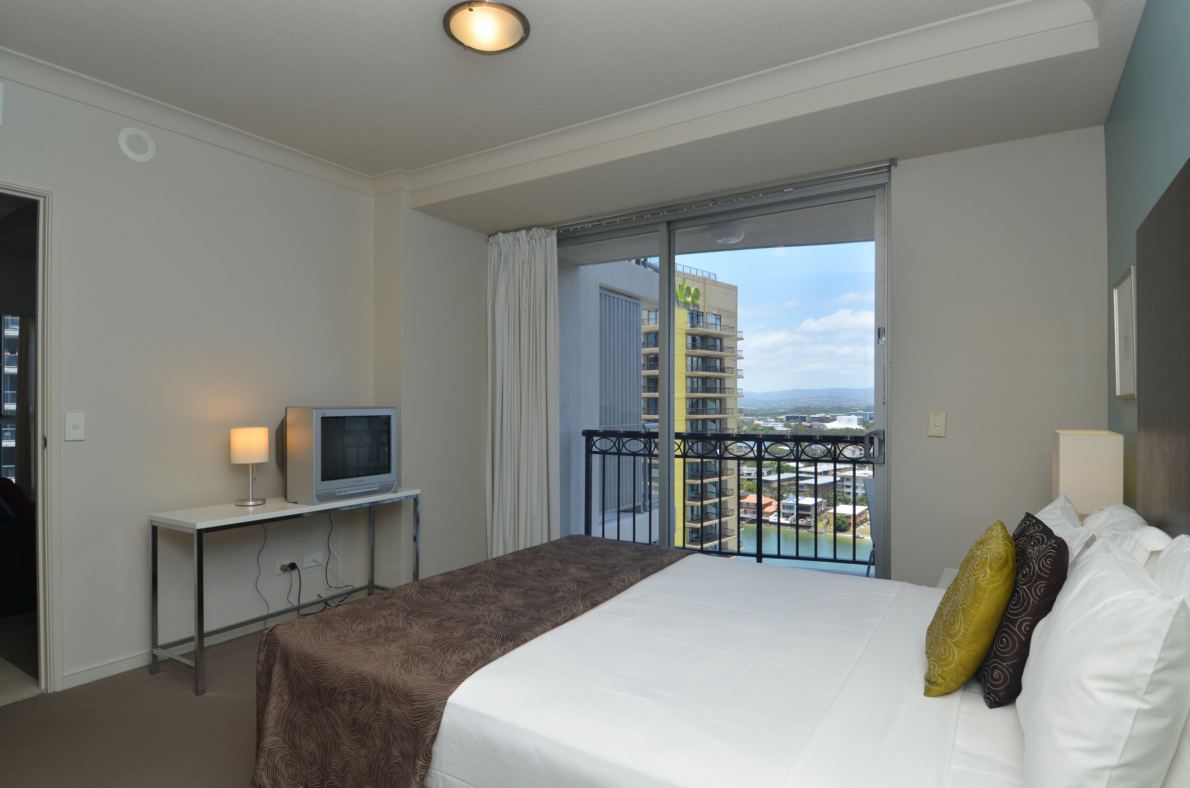 Mantra Towers of Chevron by Holiday Rentals Surfers Paradise
