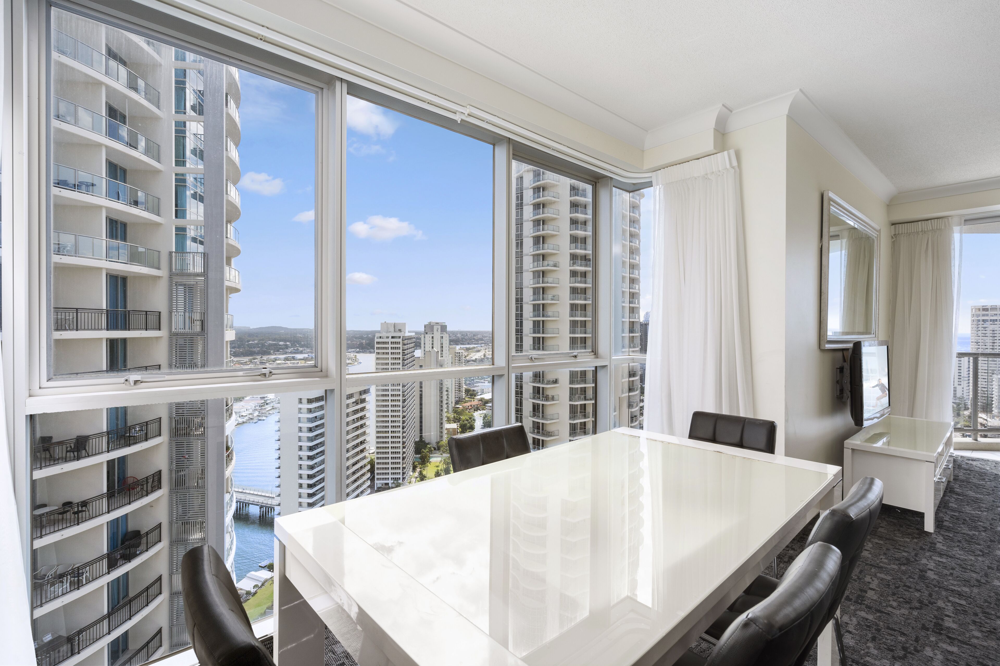 Mantra Towers of Chevron by Holiday Rentals Surfers Paradise