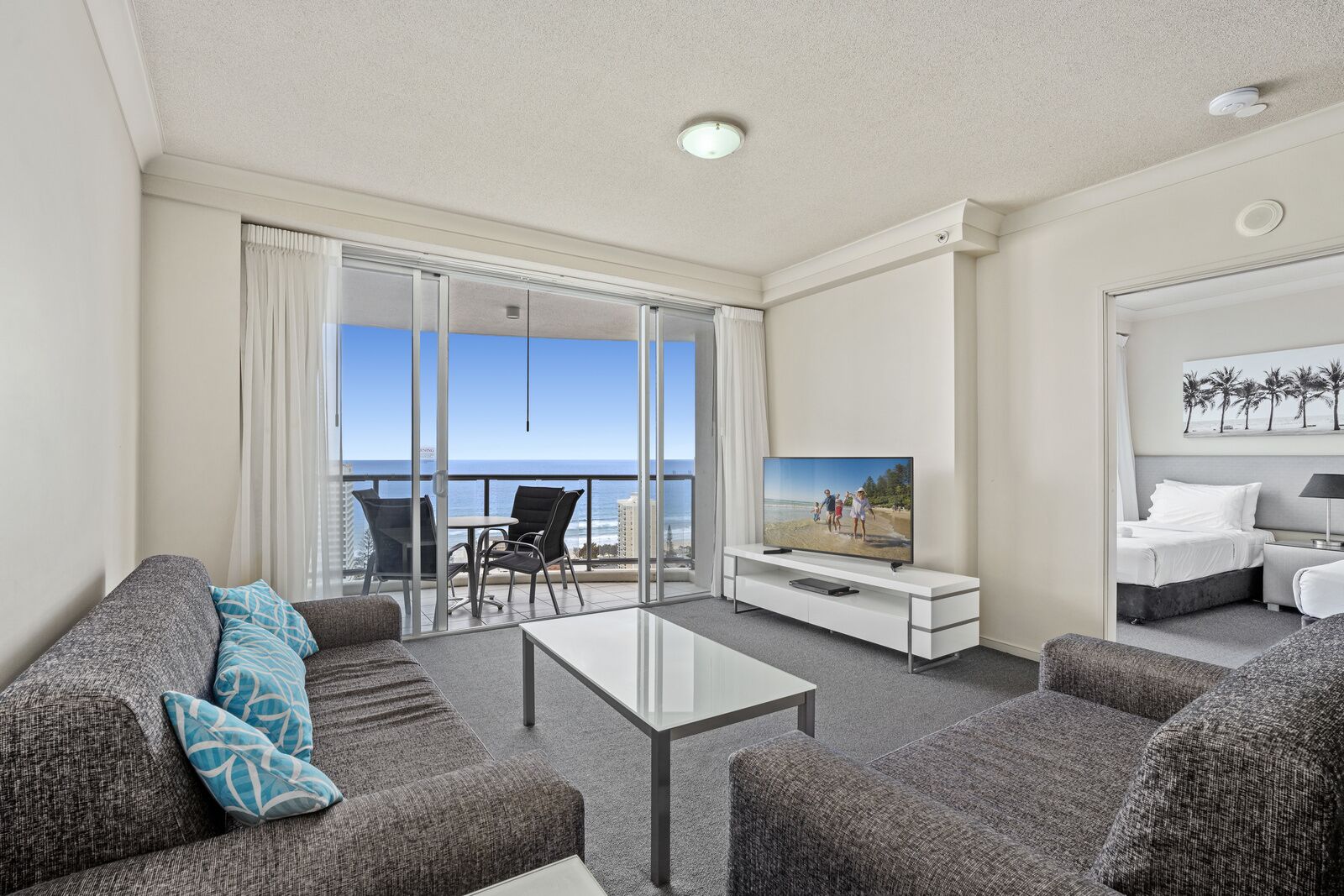 Mantra Towers of Chevron by Holiday Rentals Surfers Paradise