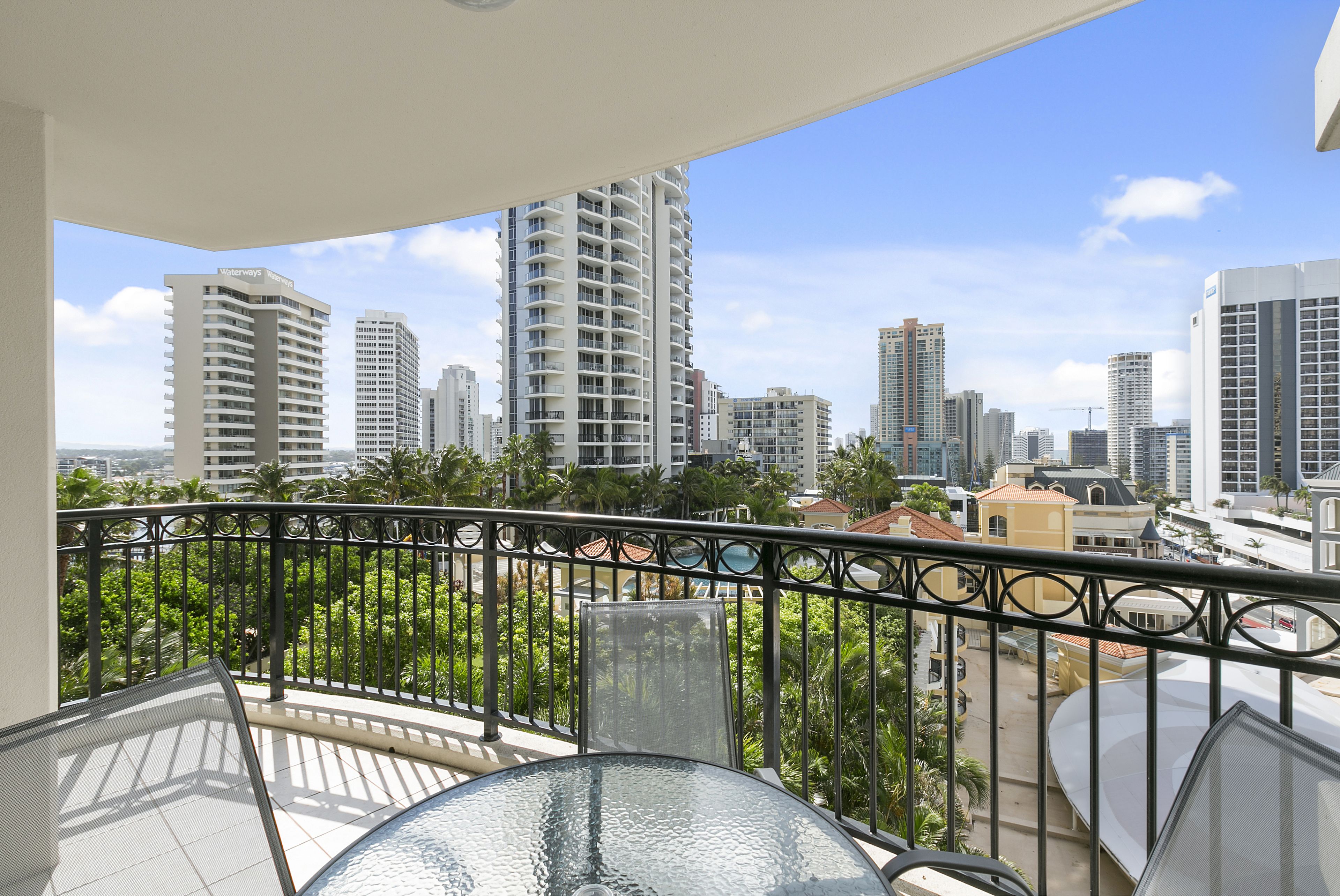 Mantra Towers of Chevron by Holiday Rentals Surfers Paradise