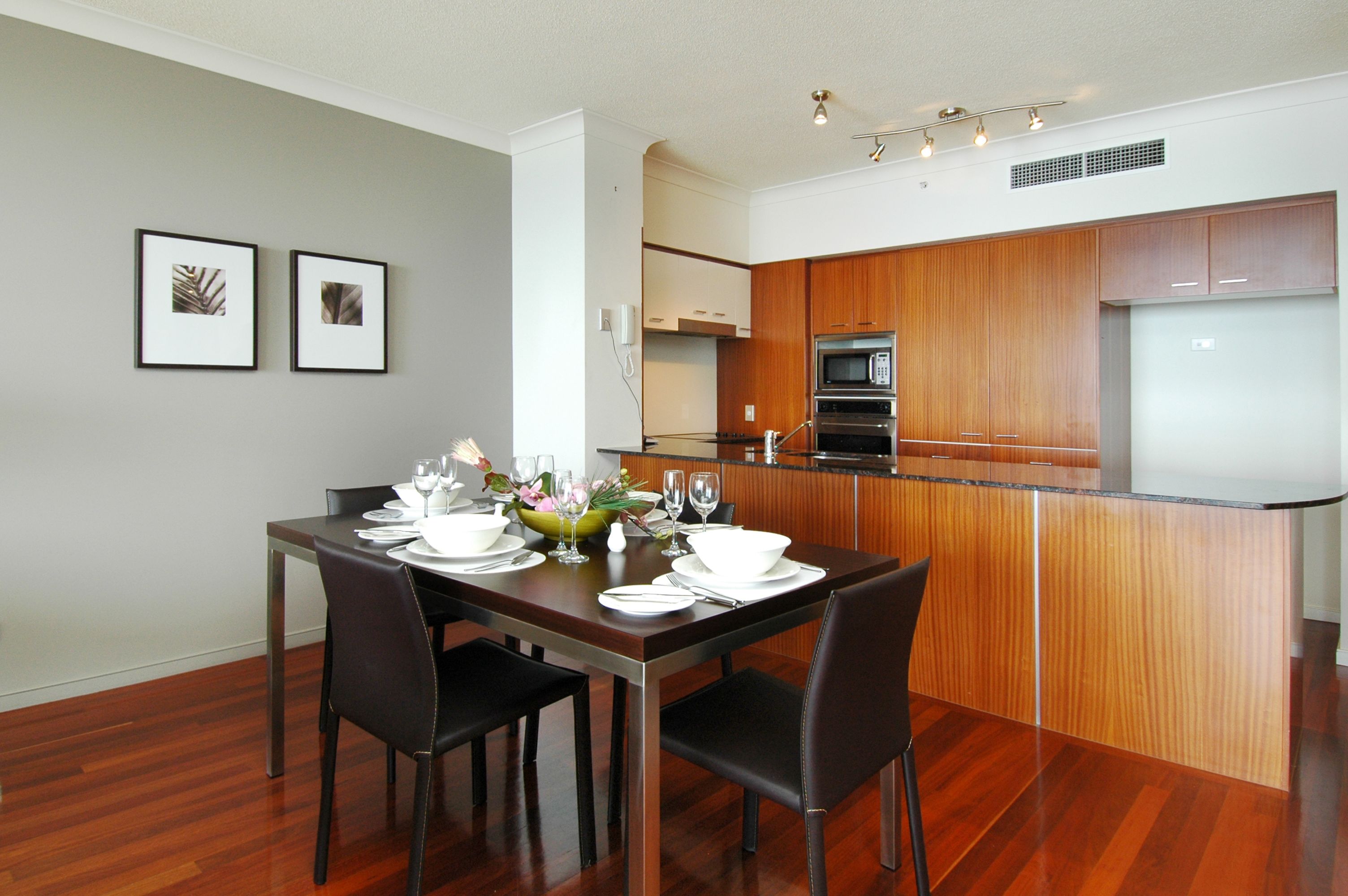 Mantra Towers of Chevron by Holiday Rentals Surfers Paradise