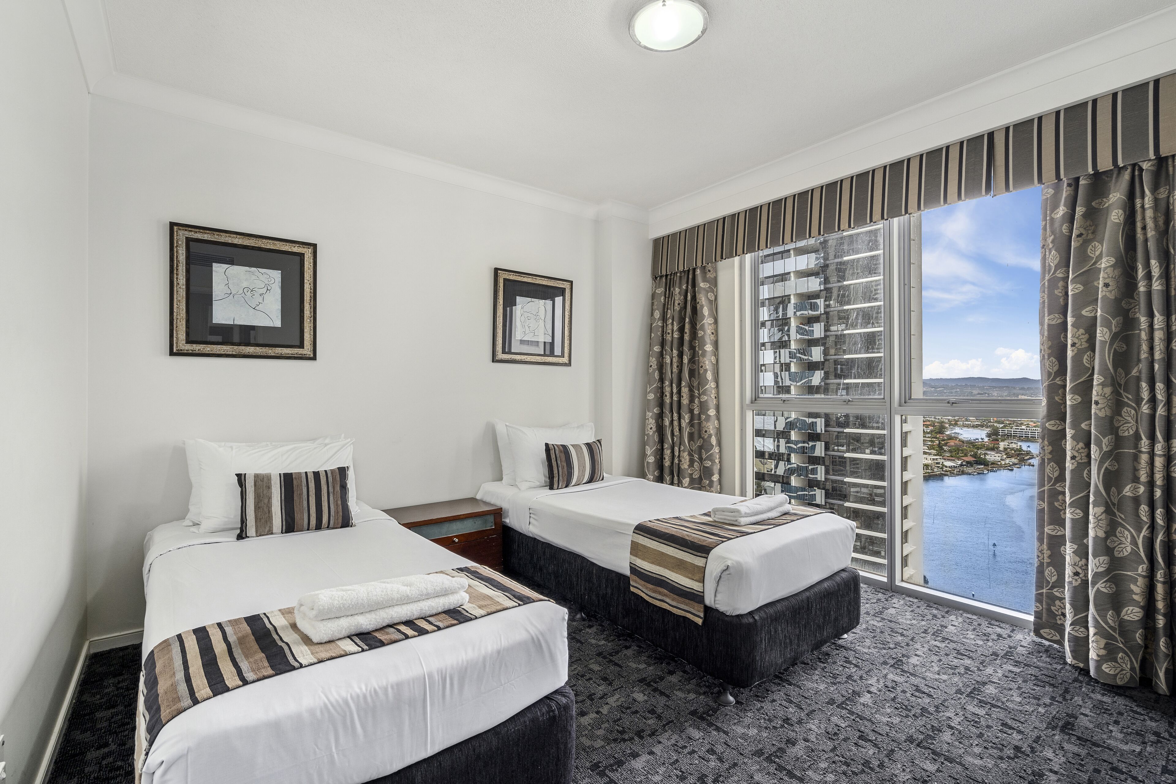 Mantra Towers of Chevron by Holiday Rentals Surfers Paradise