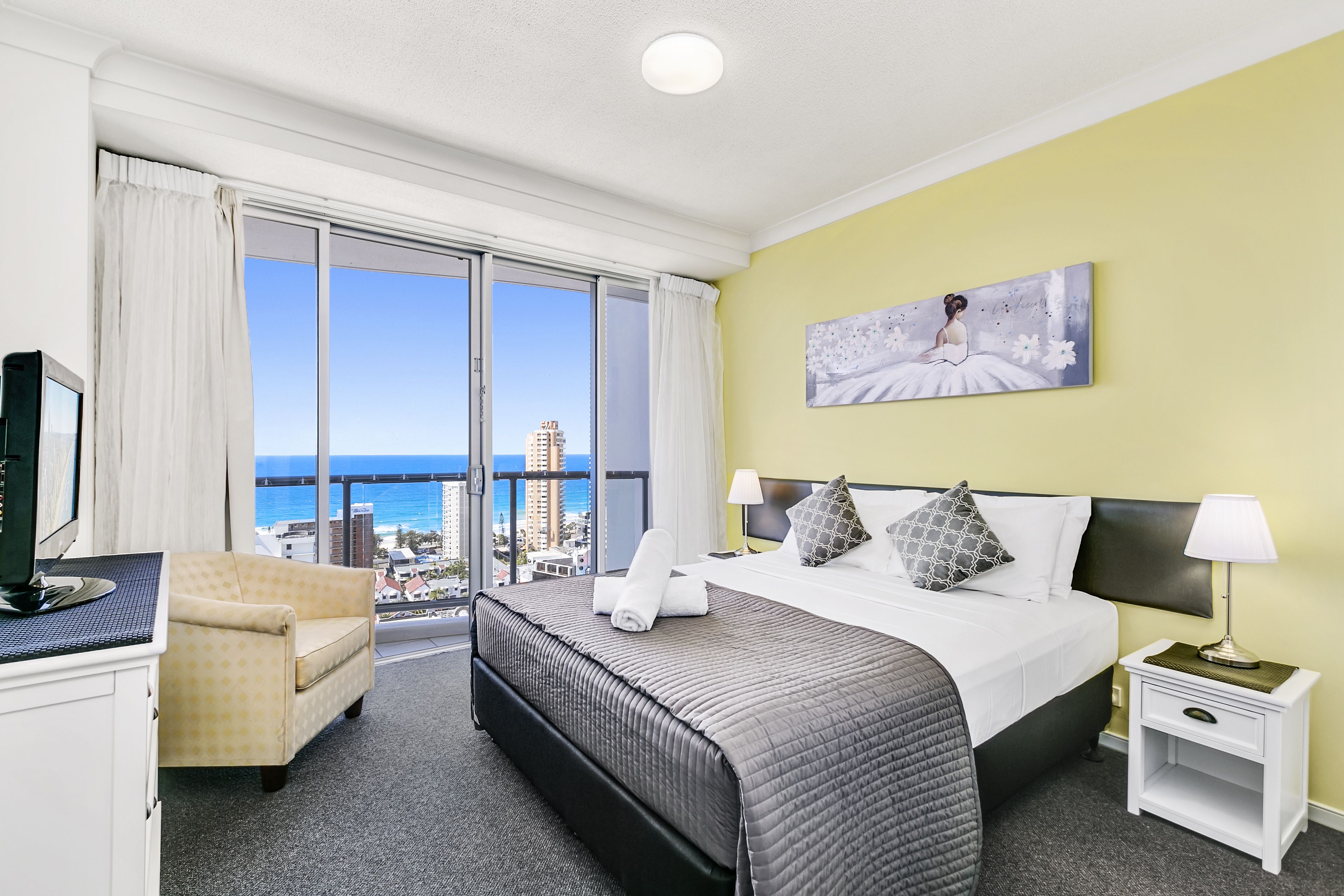 Mantra Towers of Chevron by Holiday Rentals Surfers Paradise