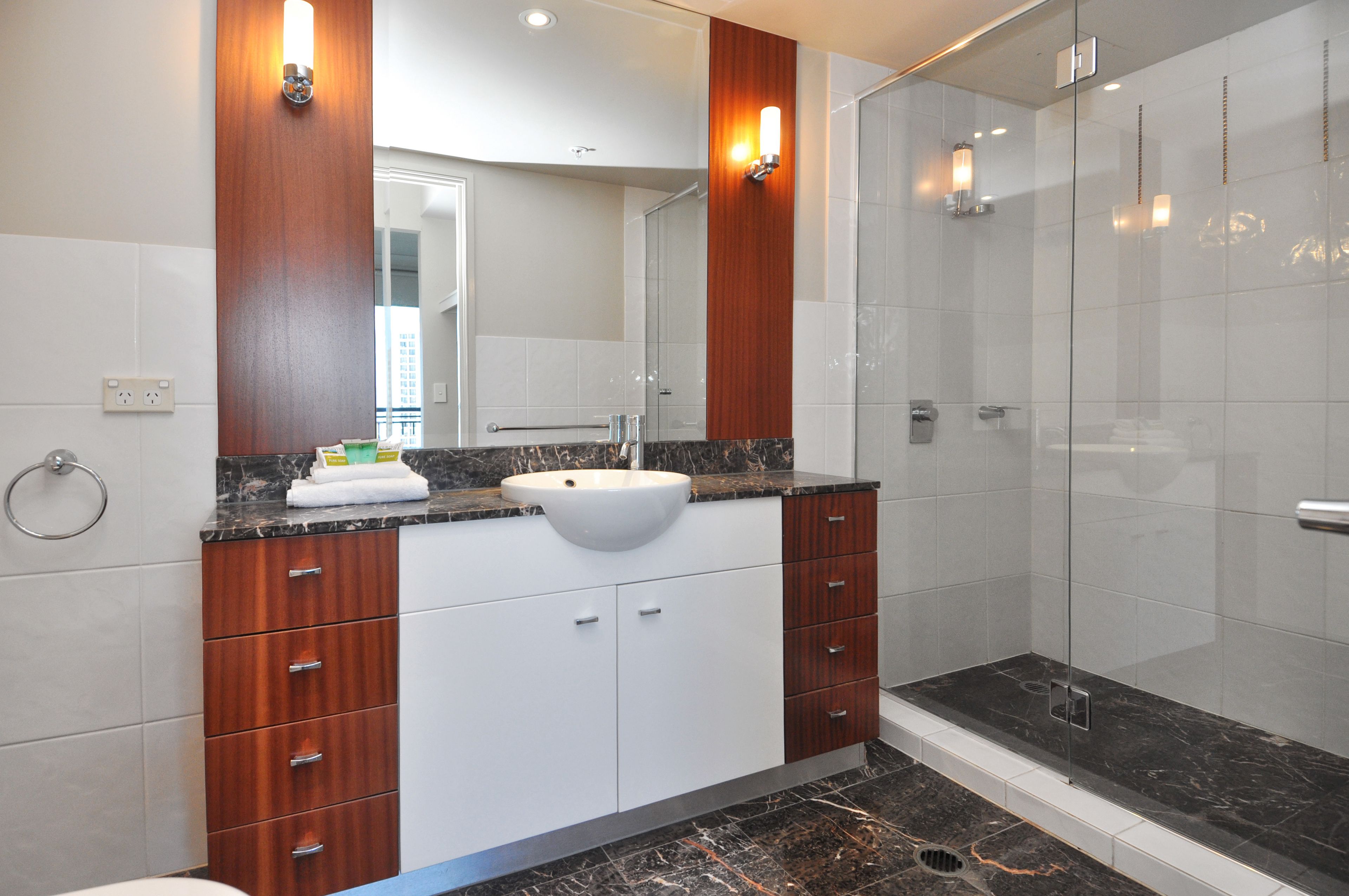 Mantra Towers of Chevron by Holiday Rentals Surfers Paradise