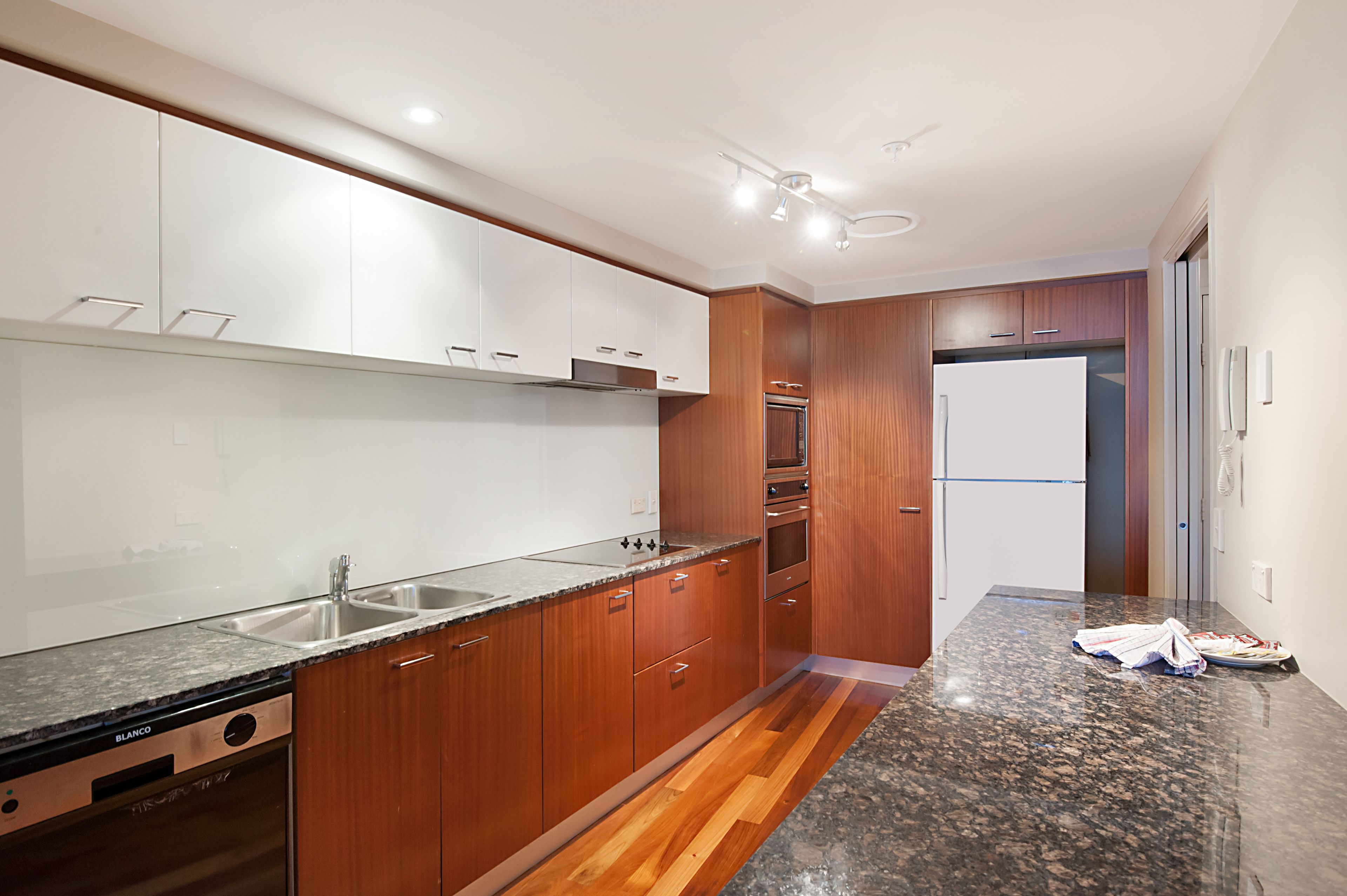 Mantra Towers of Chevron by Holiday Rentals Surfers Paradise
