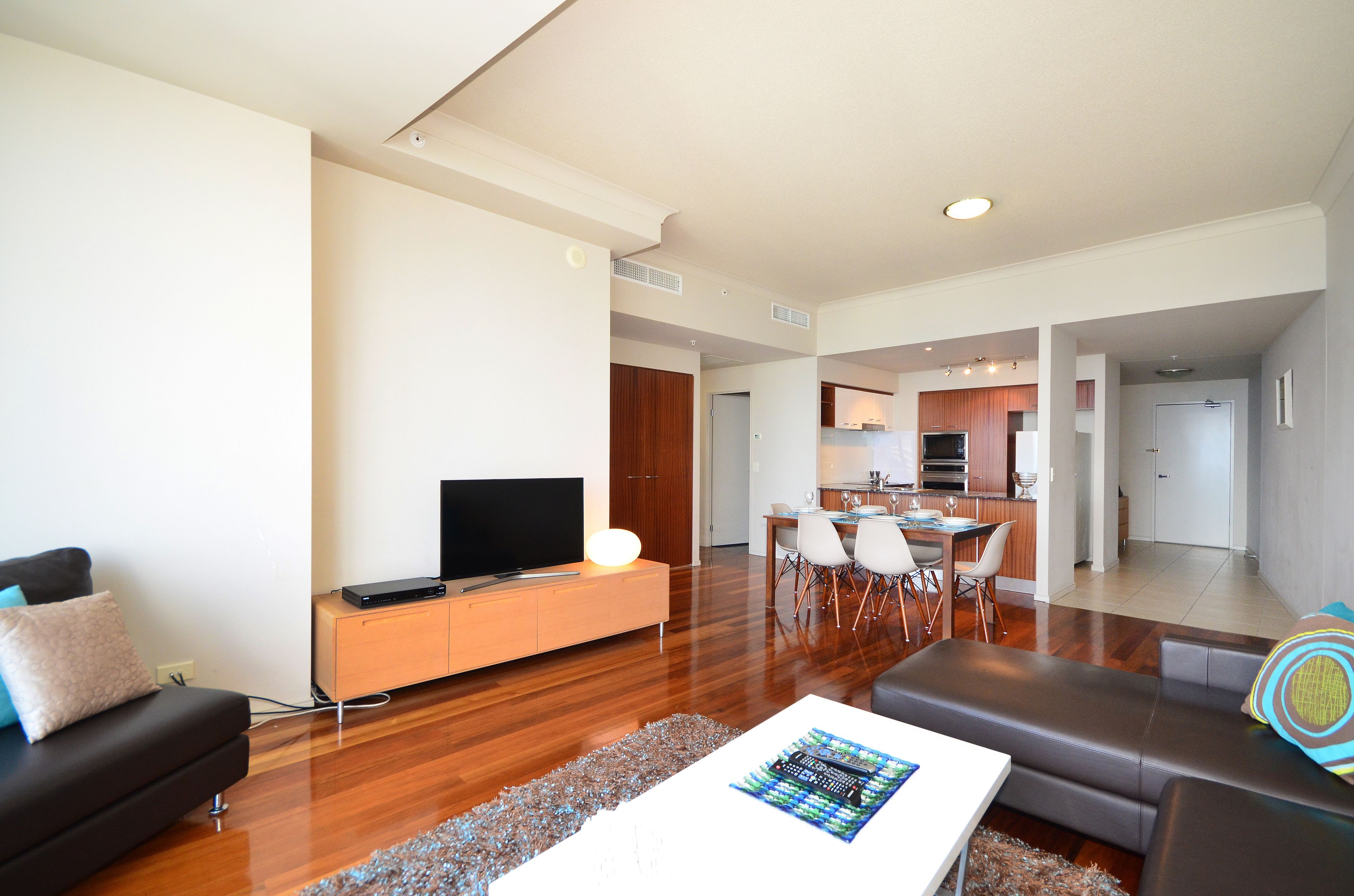 Mantra Towers of Chevron by Holiday Rentals Surfers Paradise
