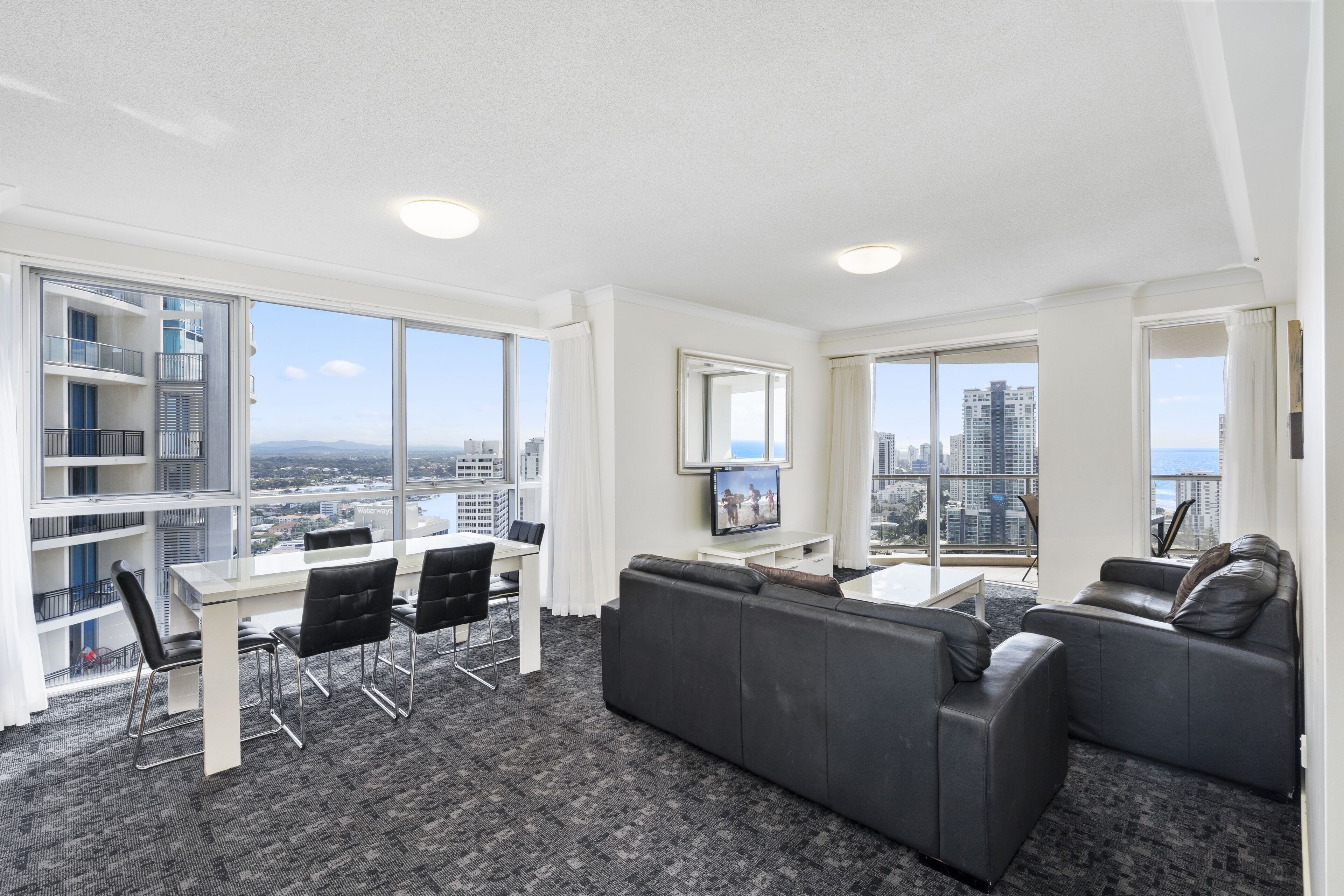 Mantra Towers of Chevron by Holiday Rentals Surfers Paradise